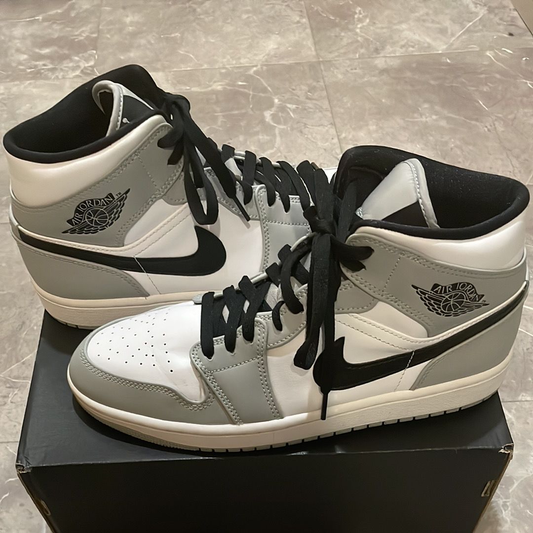 Nike Air Jordan 1 Mid "Light Smoke Grey/White/Black"
