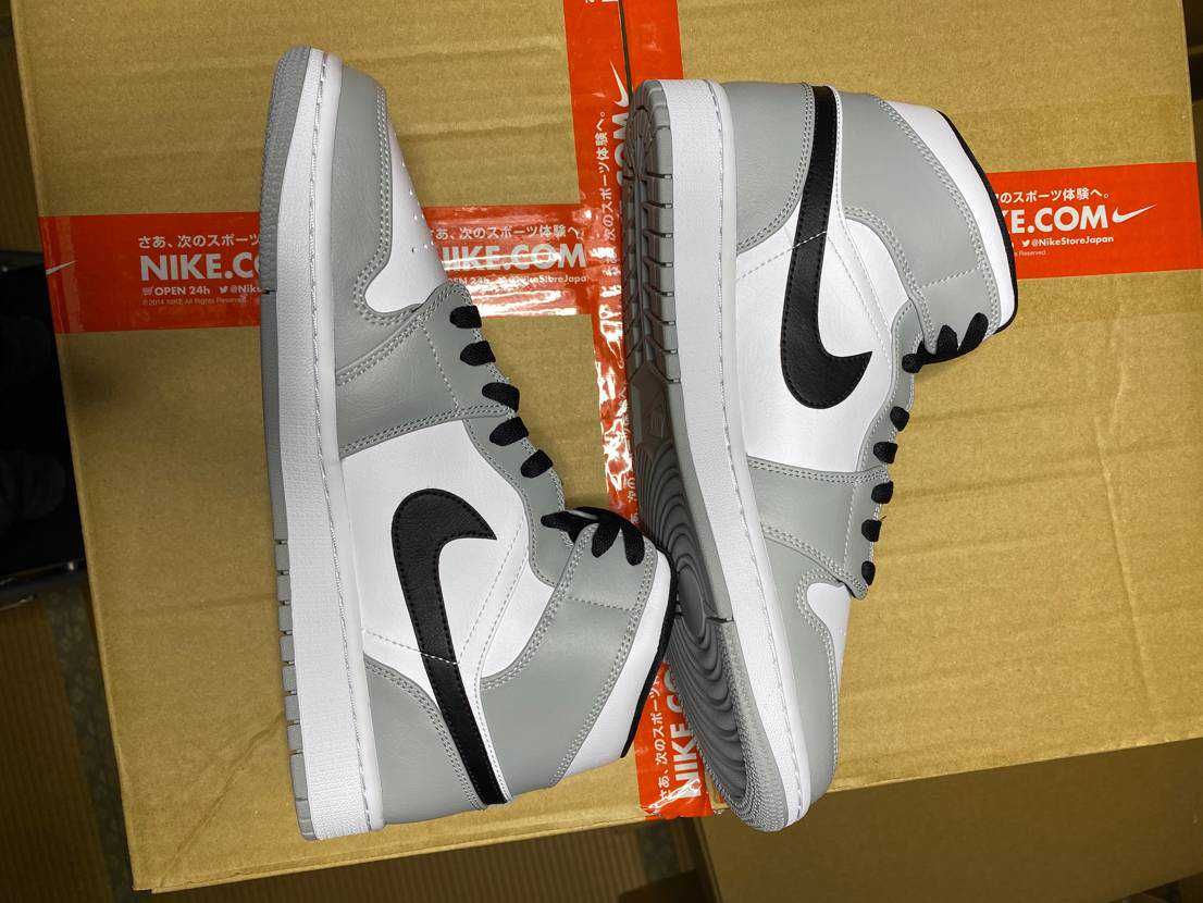 Nike Air Jordan 1 Mid "Light Smoke Grey/White/Black"