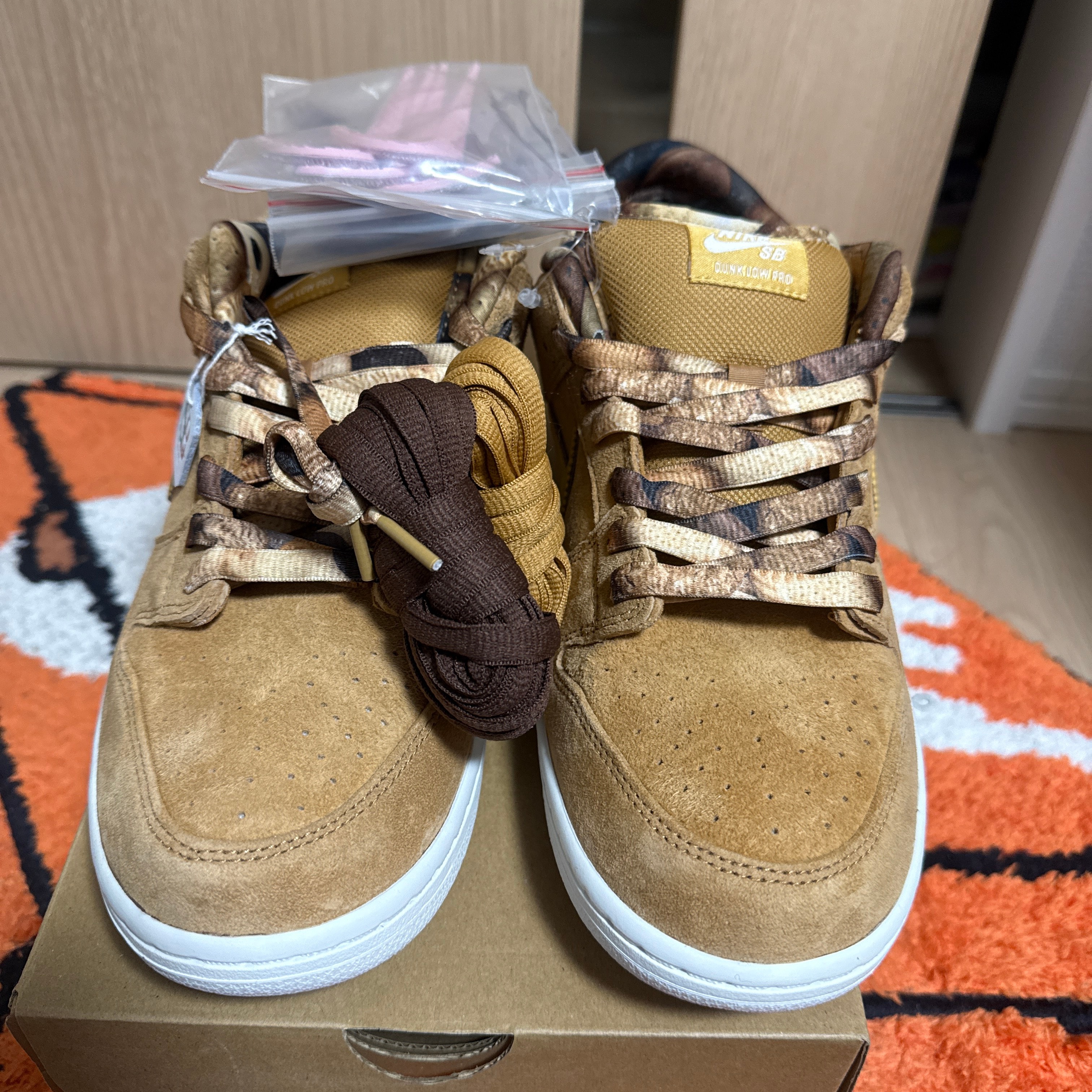 NOTE Manchester × Nike SB Dunk Low "Flax"