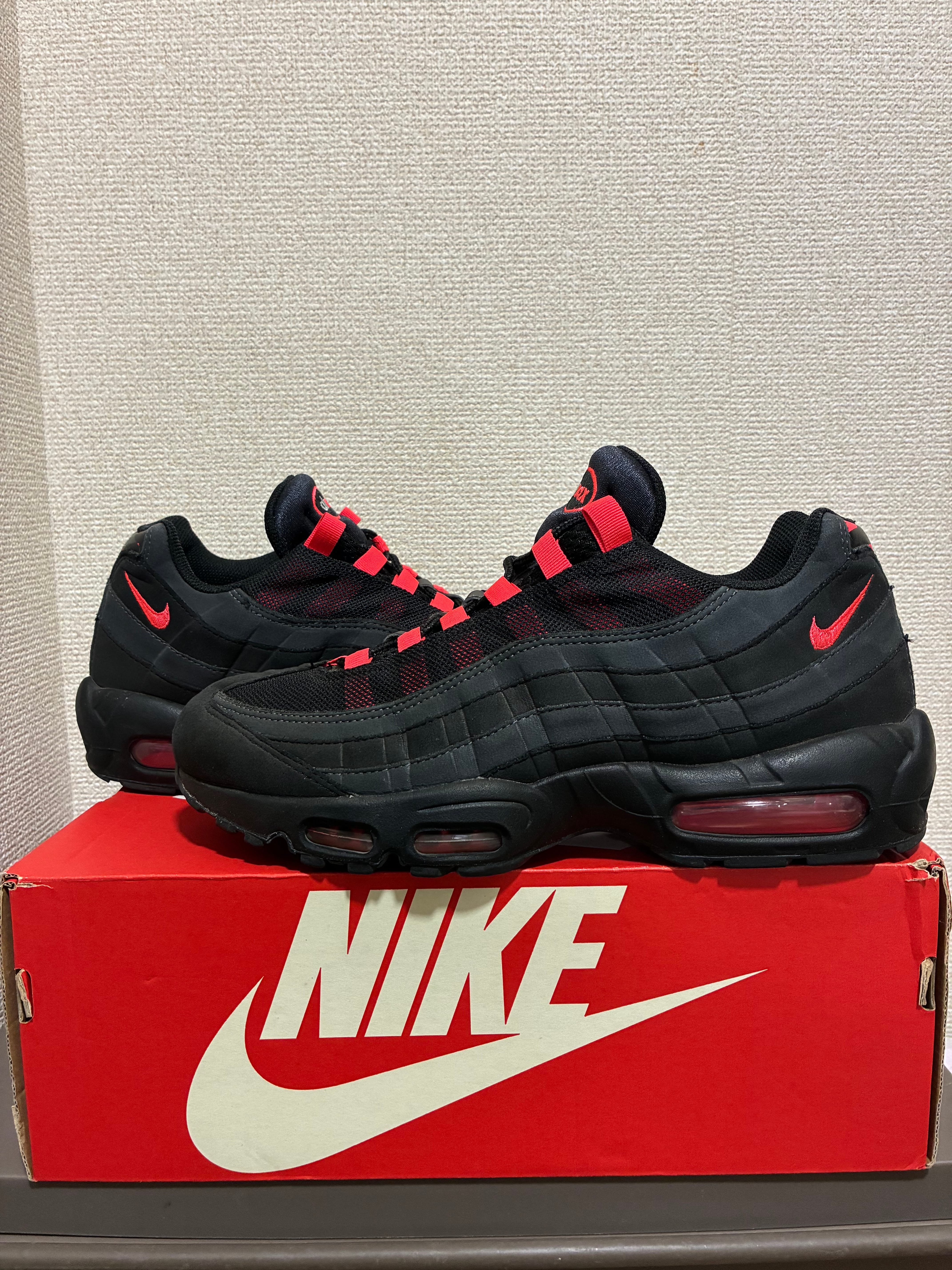 ナイキ エアマックス95 "ブラックレーザークリムゾン"
