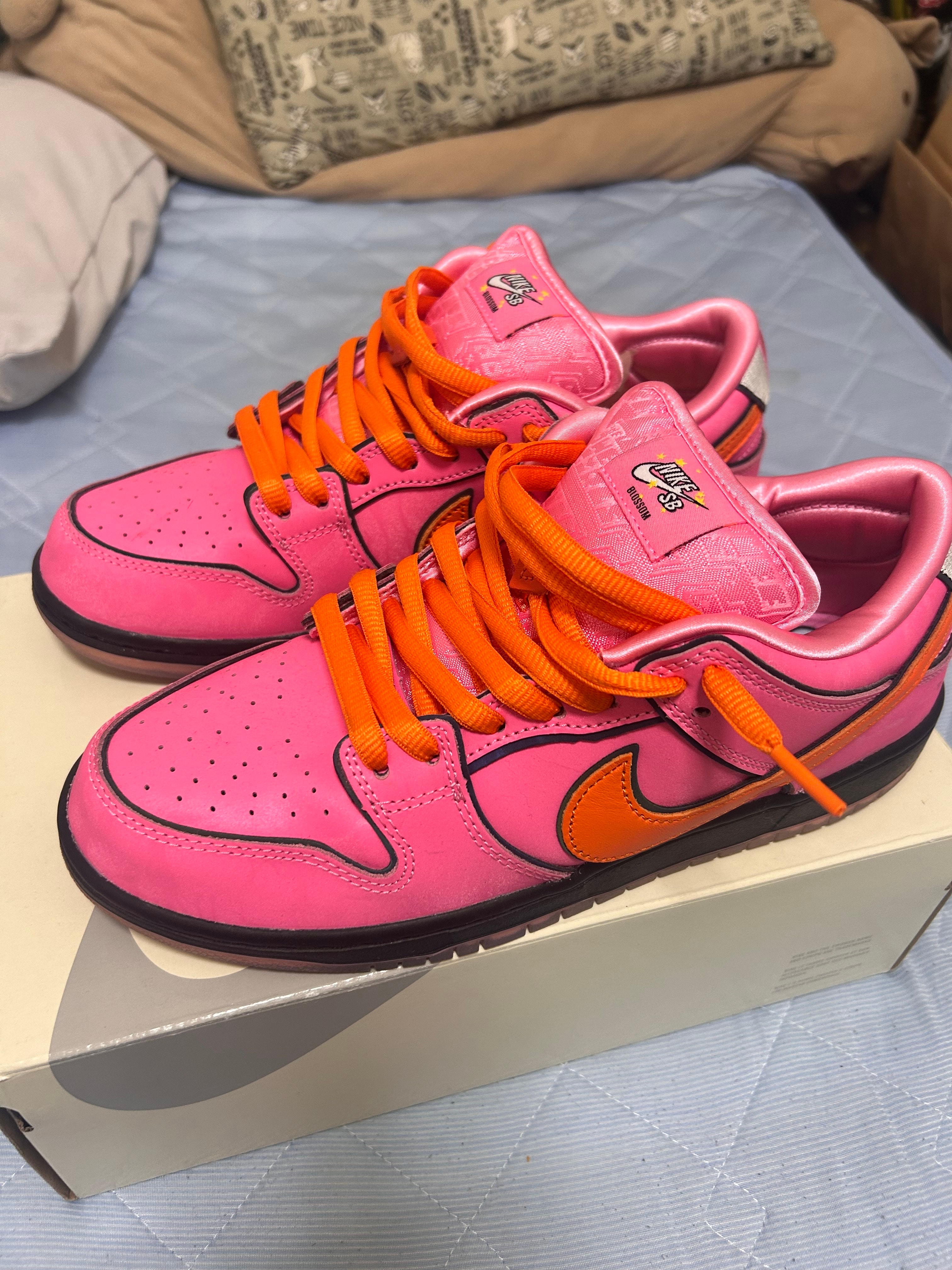 パワーパフガールズ × ナイキ SB ダンク ロー プロ QS "ブロッサム"