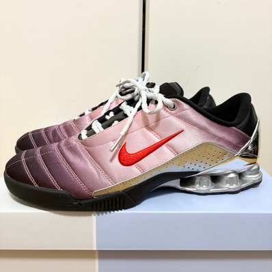 Forget-me-nots × Nike Women's Total 90 Shox Magia "Shy Pink"