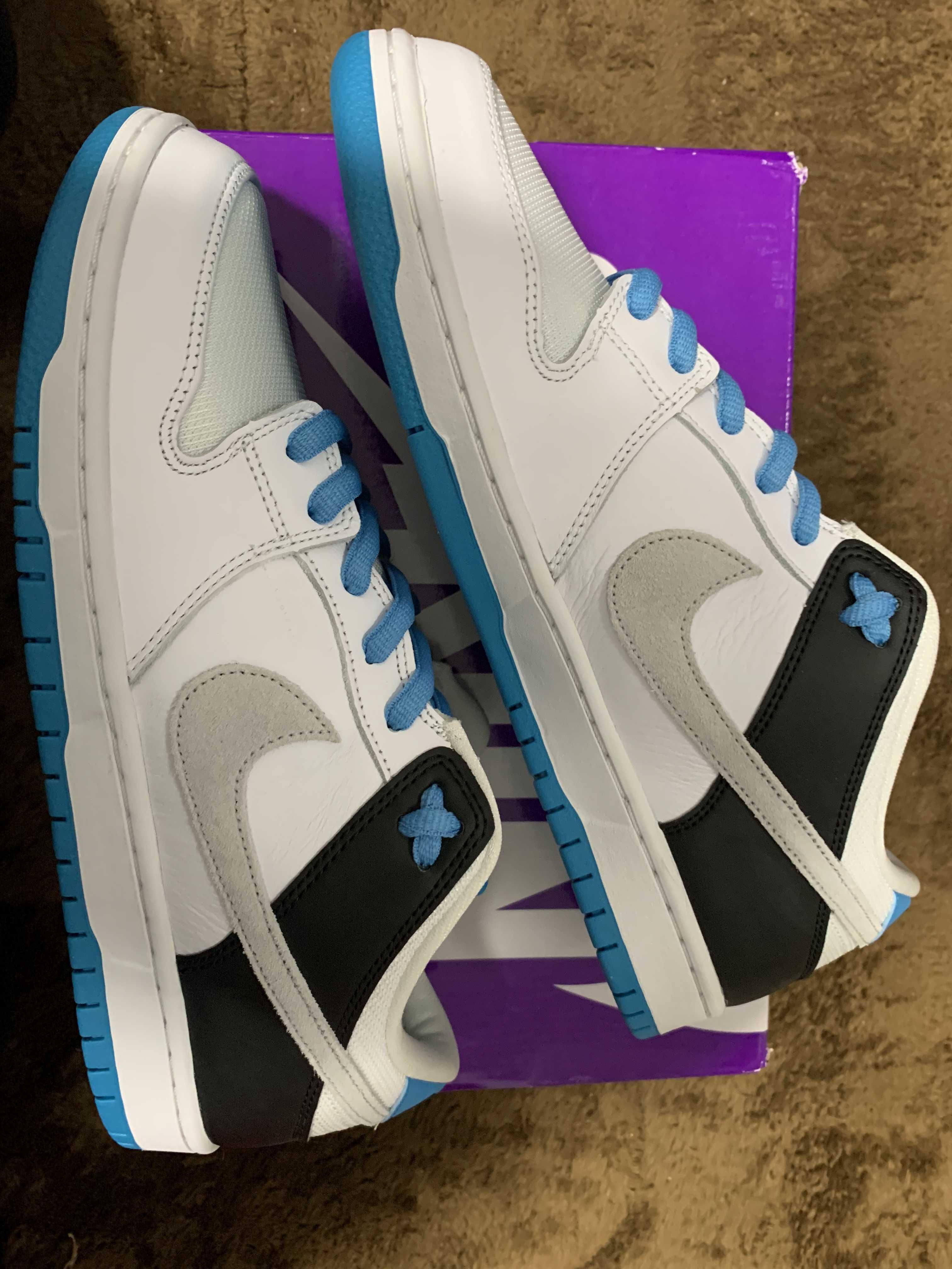 Nike SB Dunk Low "Laser Blue"