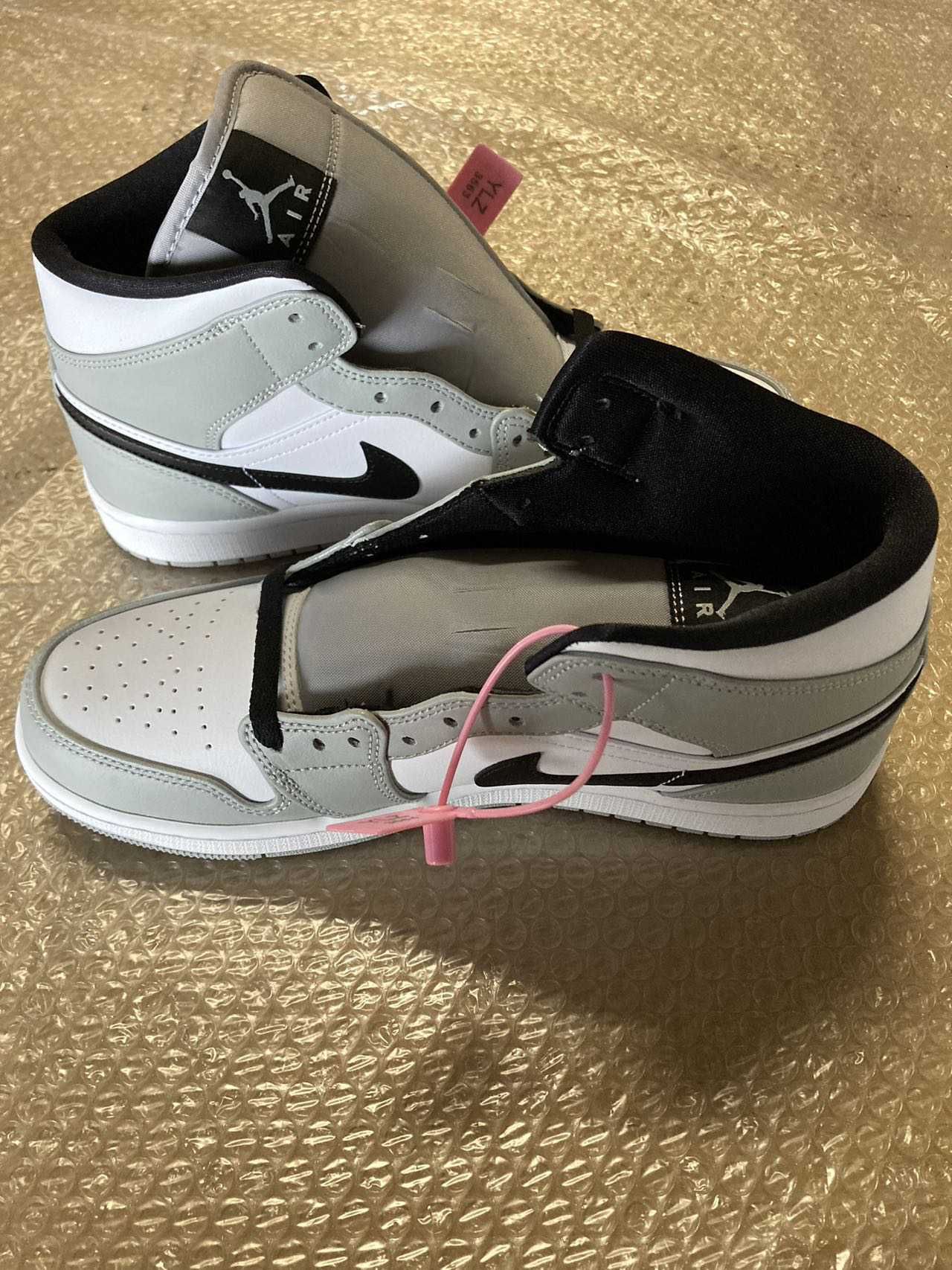 Nike Air Jordan 1 Mid "Light Smoke Grey/White/Black"