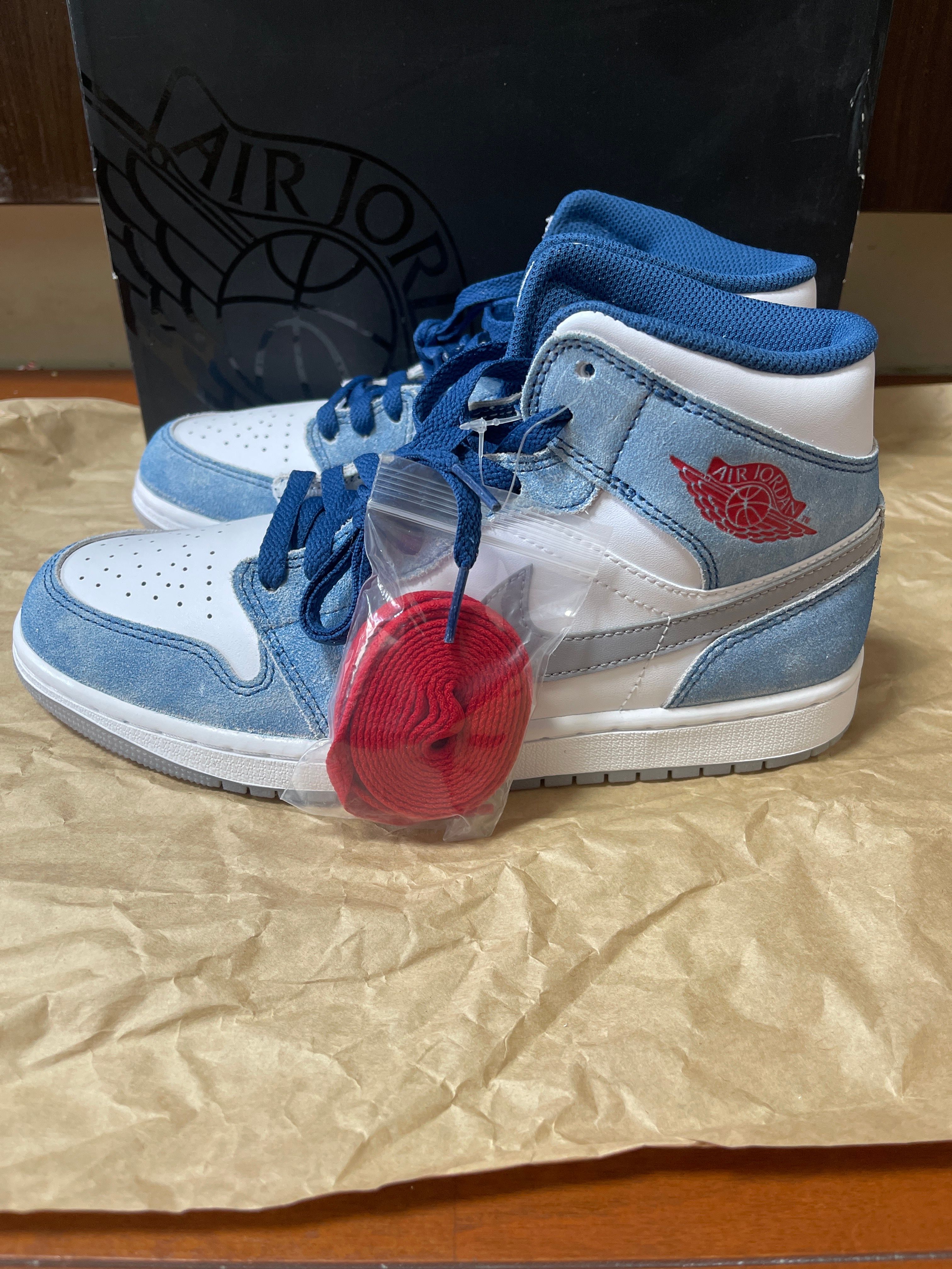 Nike Air Jordan 1 Mid SE "White/Hyper Royal/Red"