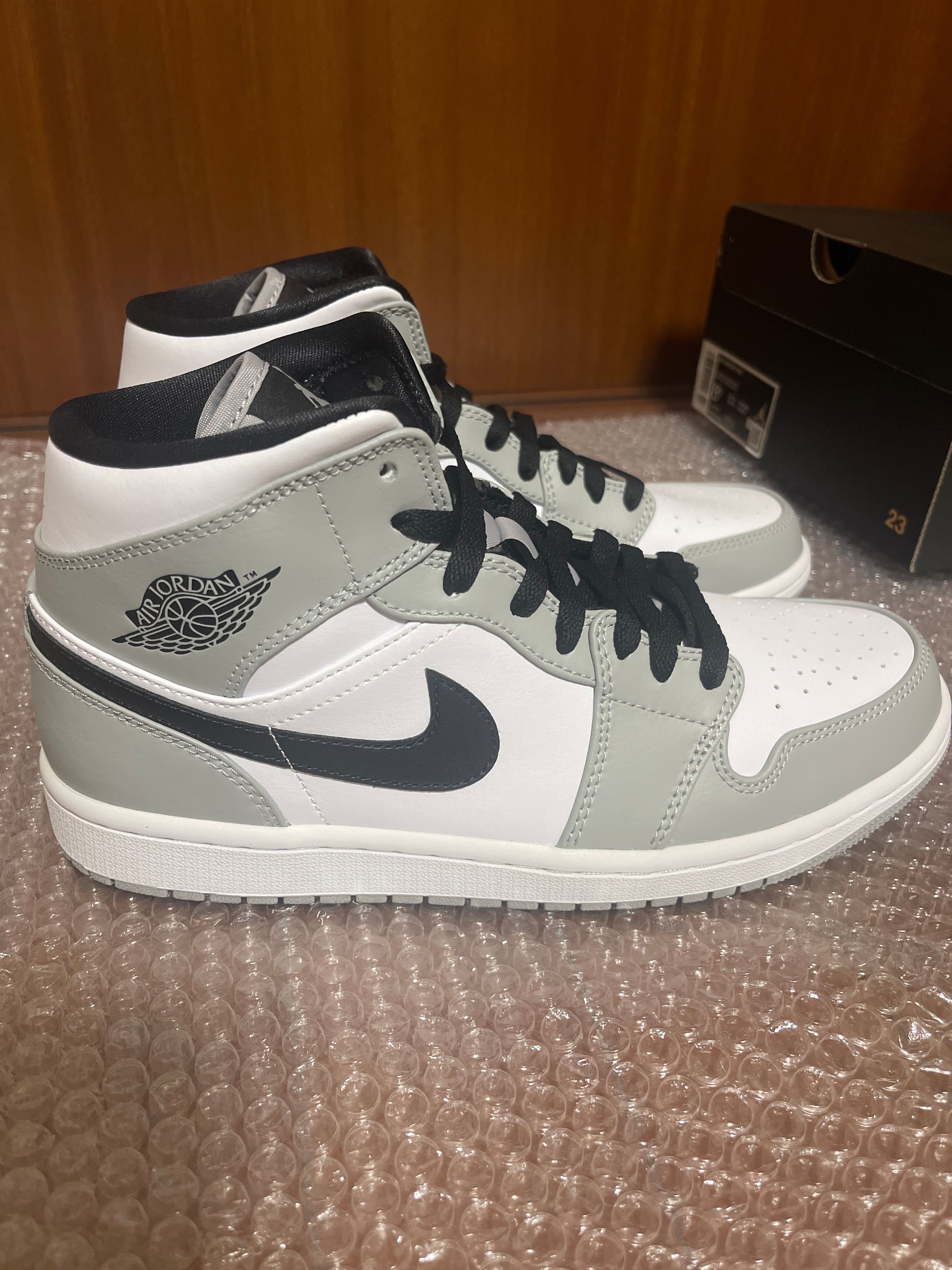 Nike Air Jordan 1 Mid "Light Smoke Grey/White/Black"