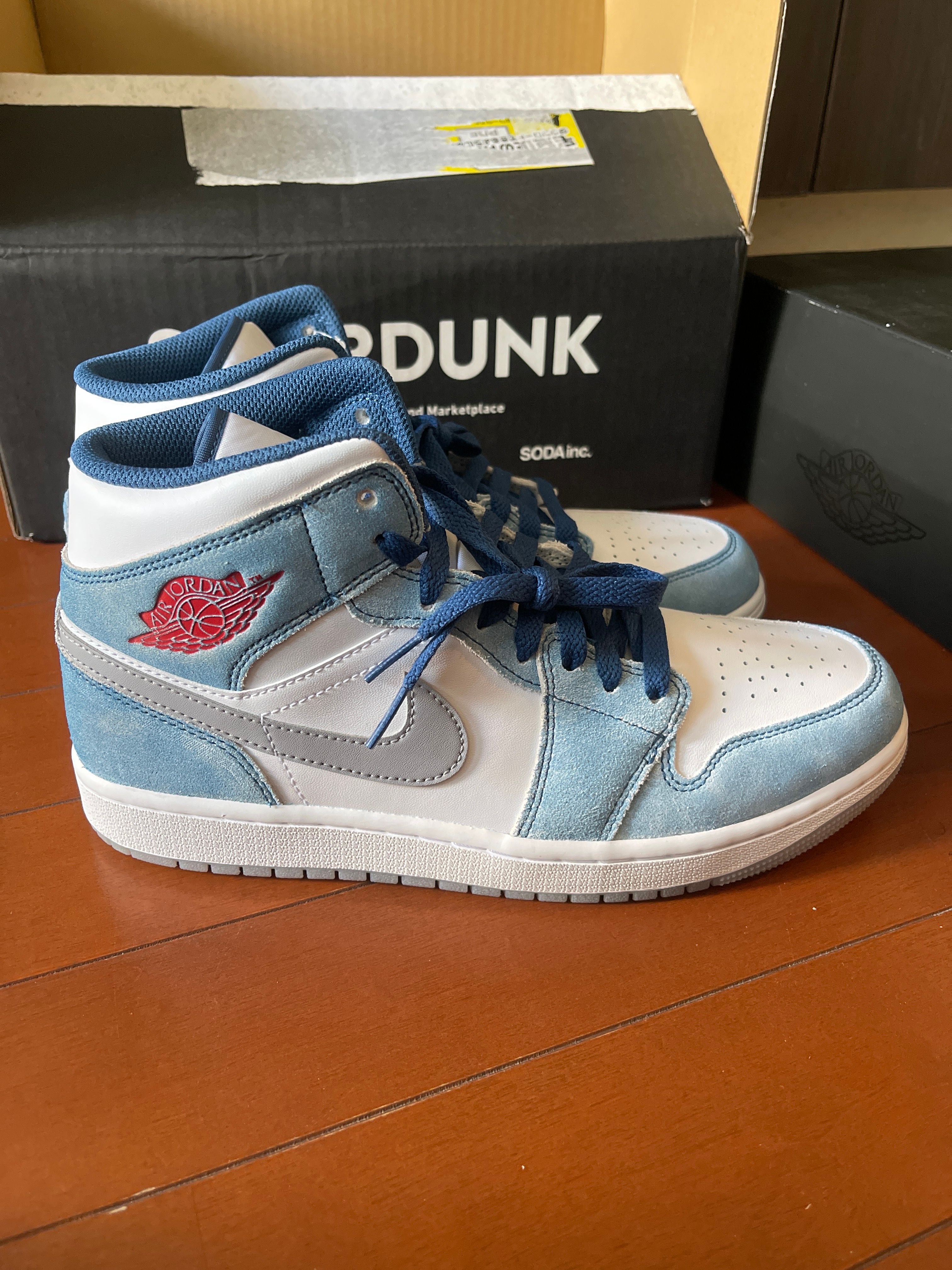 Nike Air Jordan 1 Mid SE "White/Hyper Royal/Red"