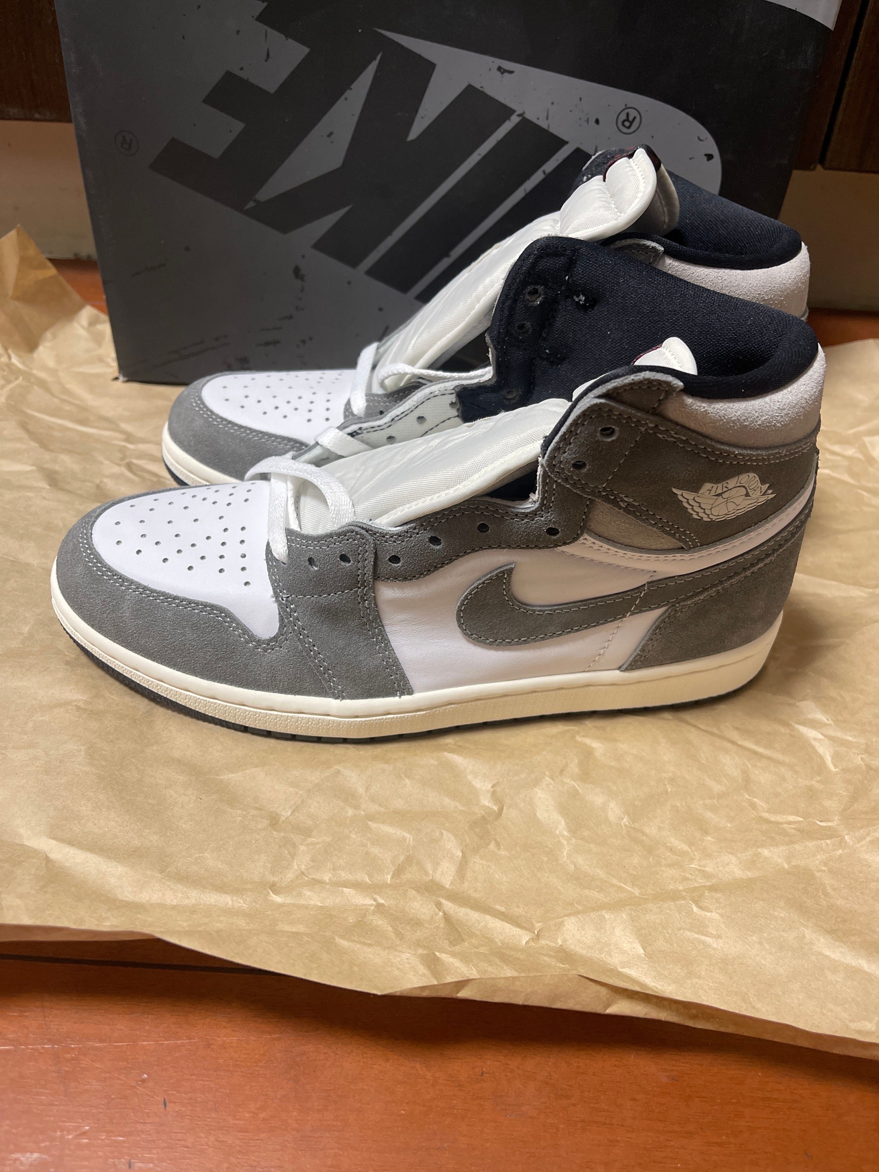 Nike Air Jordan 1 Retro High OG "Black and Smoke Grey"