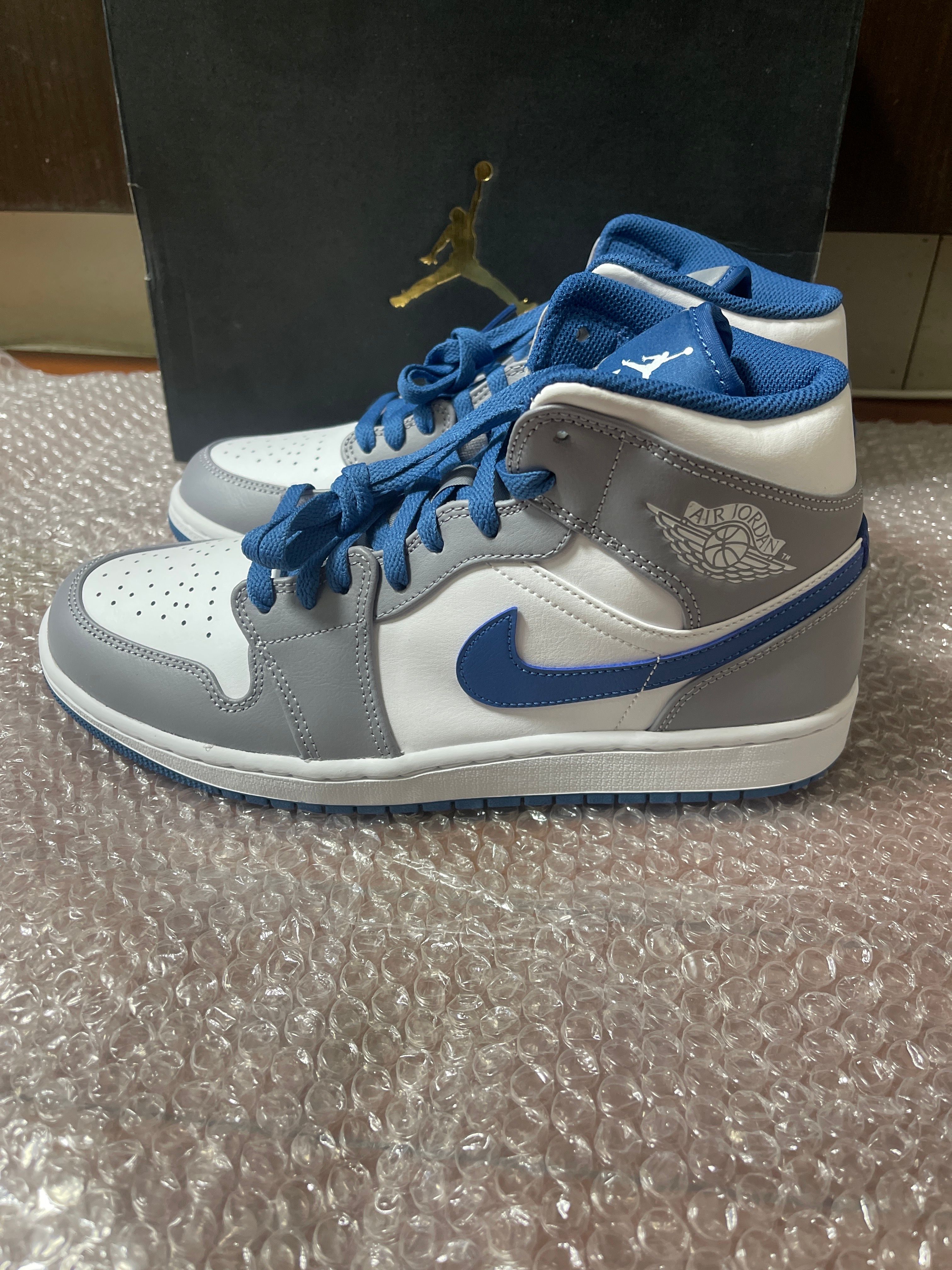 Nike Air Jordan 1 Mid "True Blue"