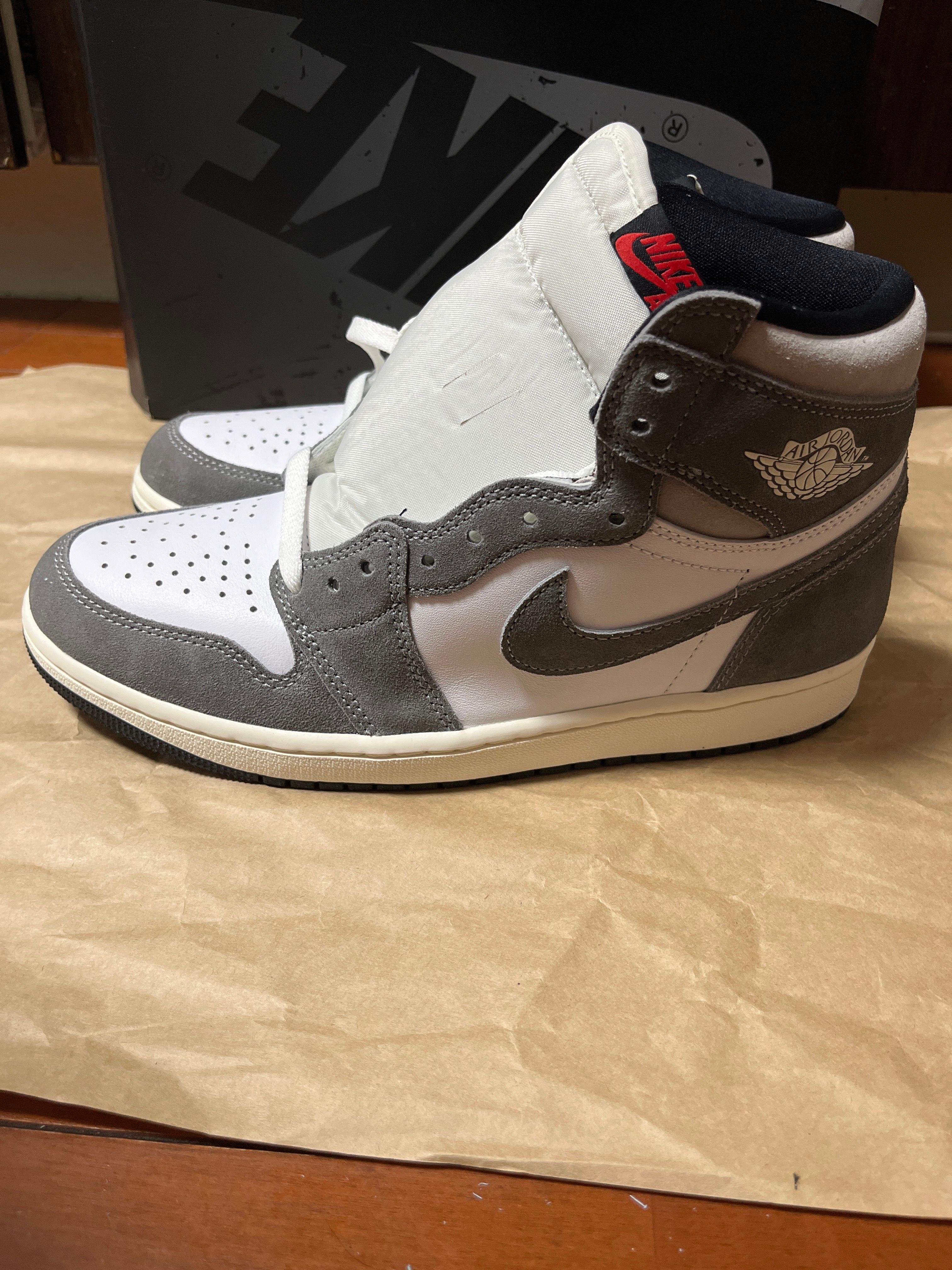 Nike Air Jordan 1 Retro High OG "Black and Smoke Grey"