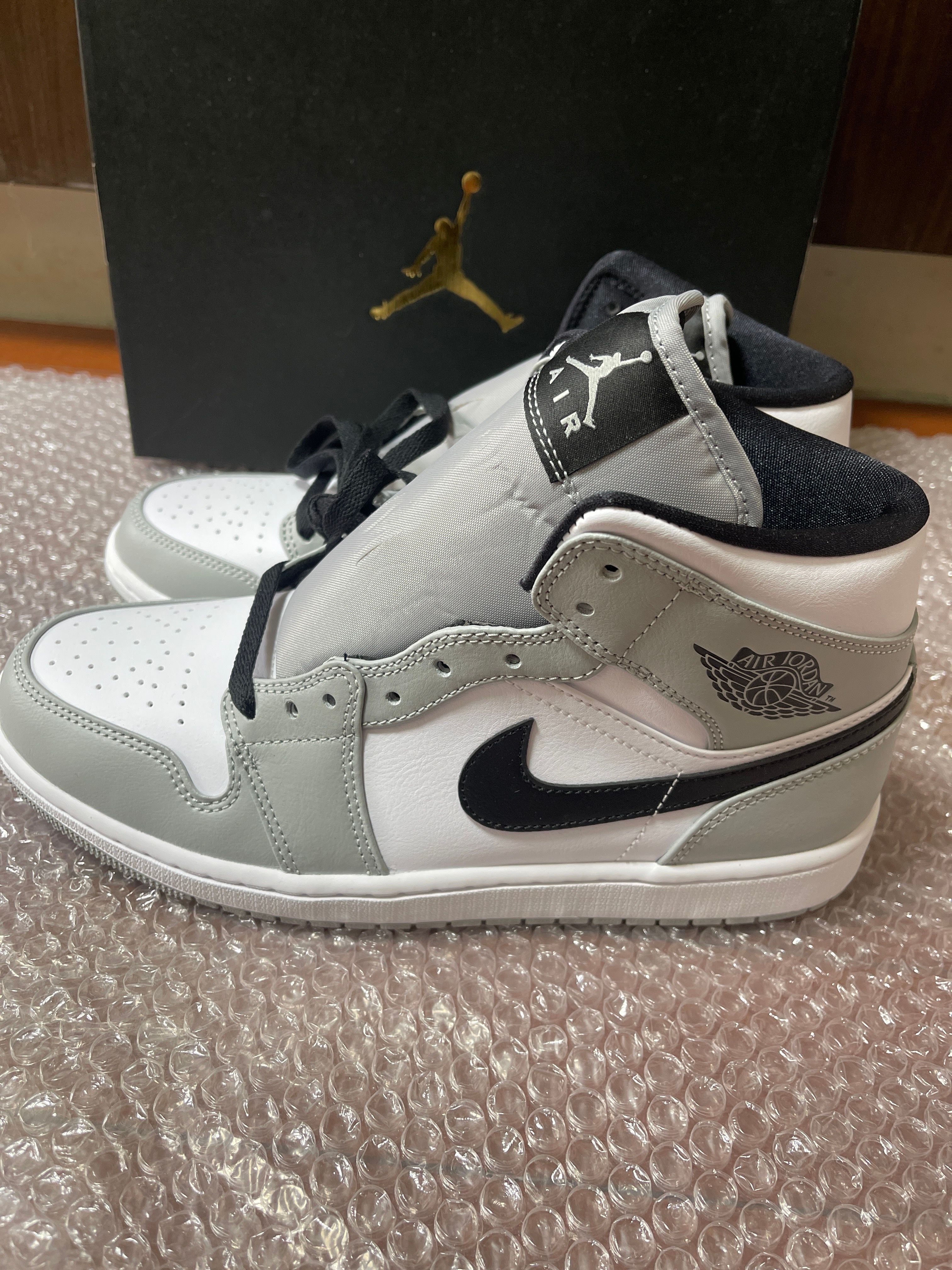 Nike Air Jordan 1 Mid "Light Smoke Grey/White/Black"