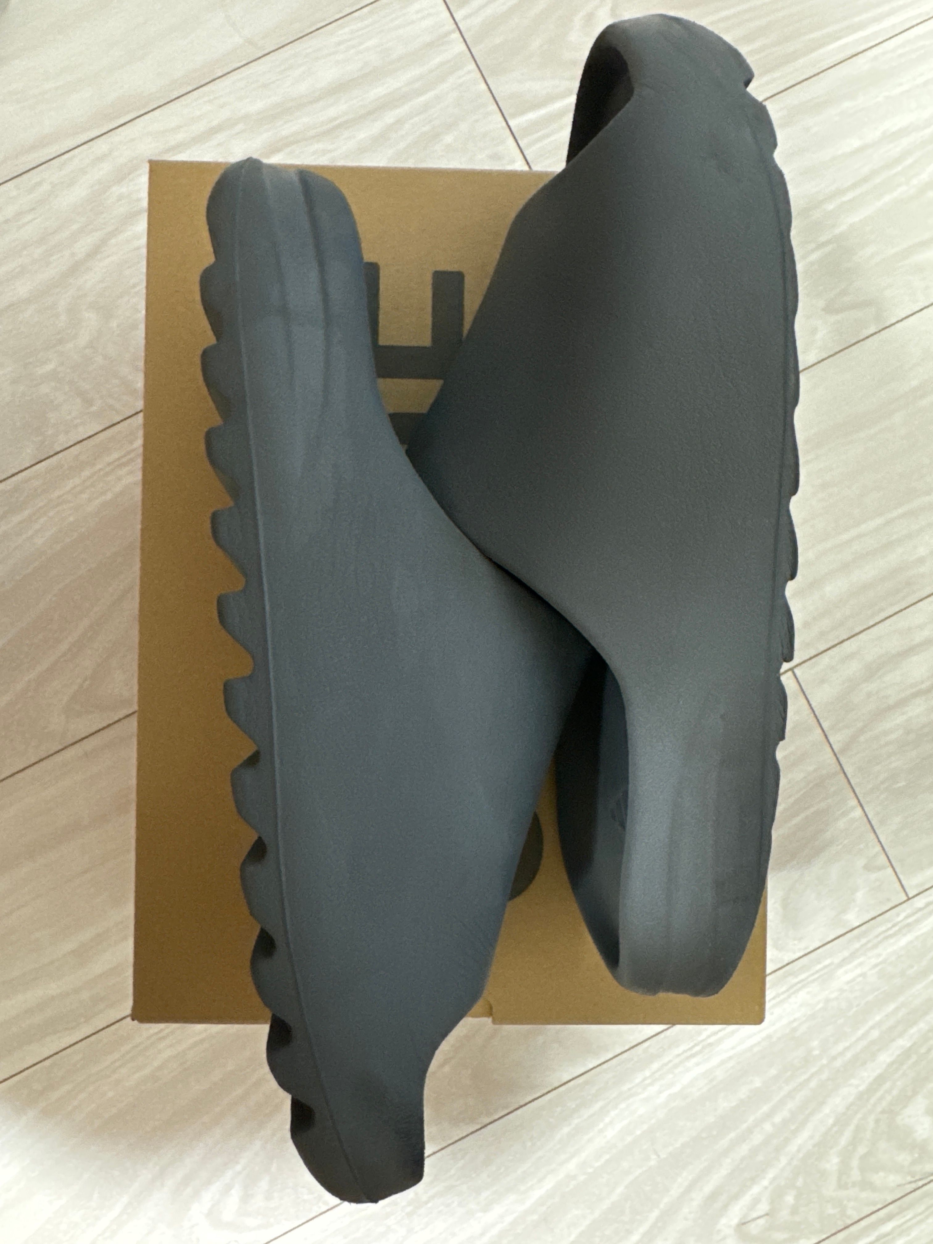 adidas YEEZY Slide "Slate Grey"