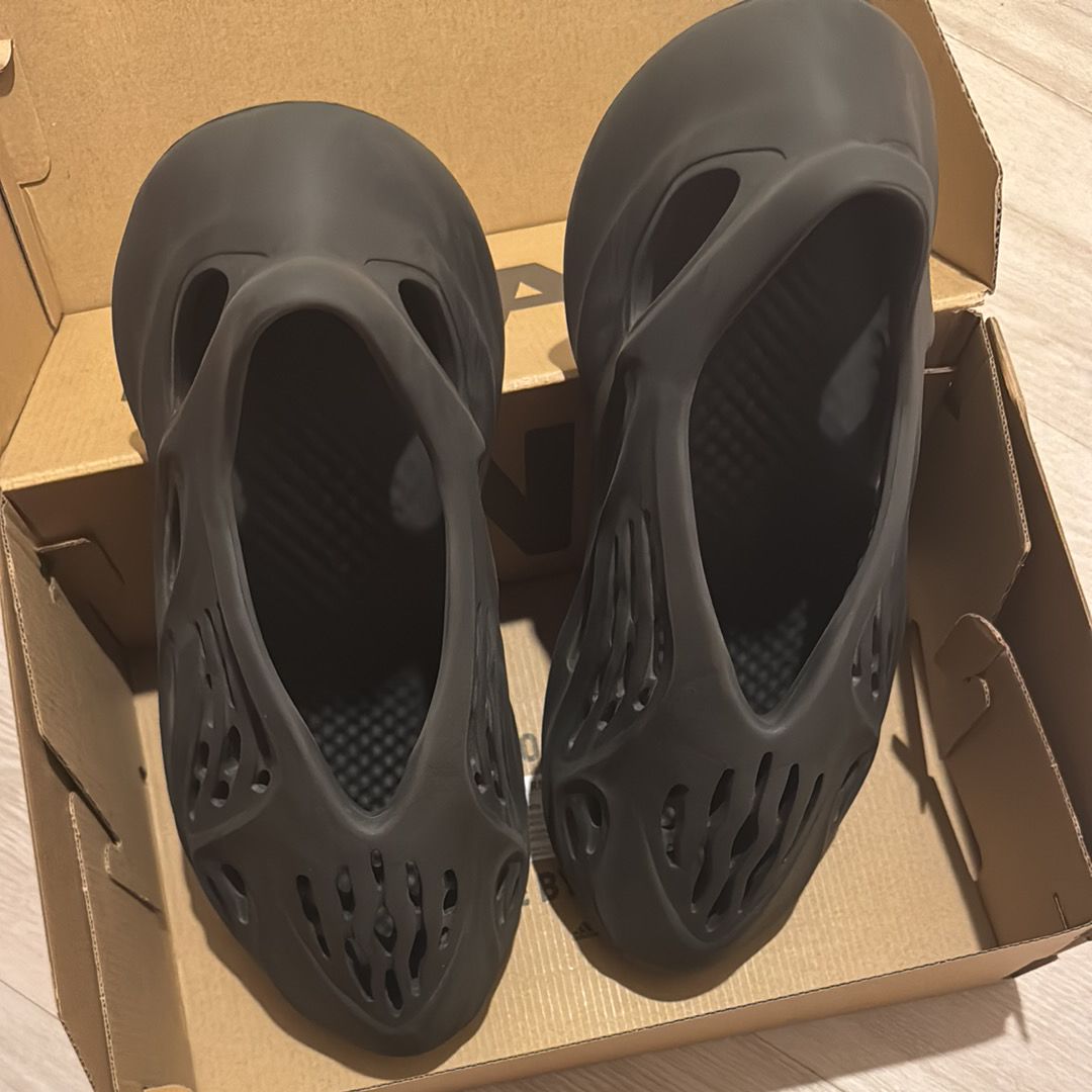 adidas YEEZY Foam Runner "Onyx"