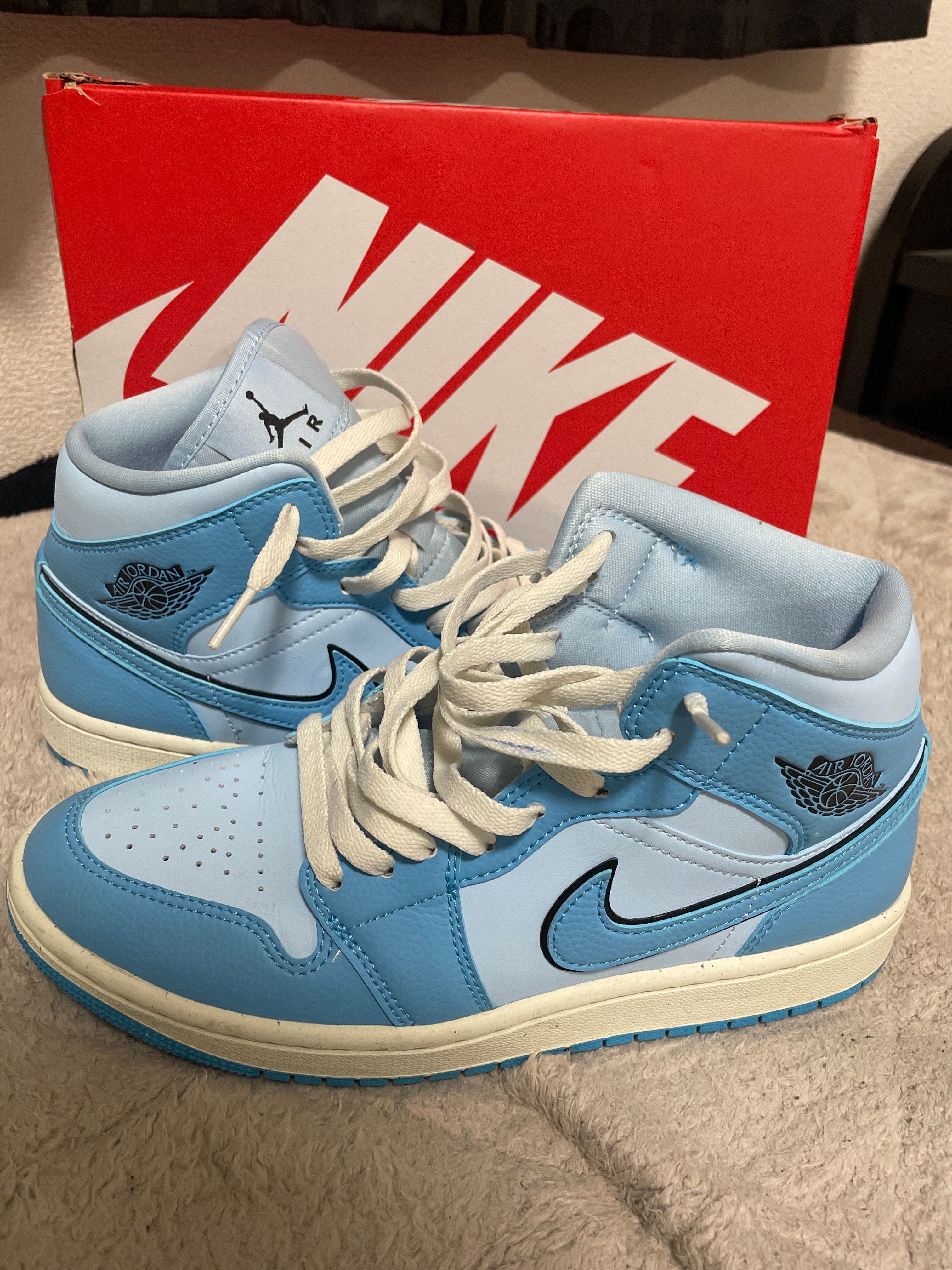 Nike Women's Air Jordan 1 Mid SE "University Blue"