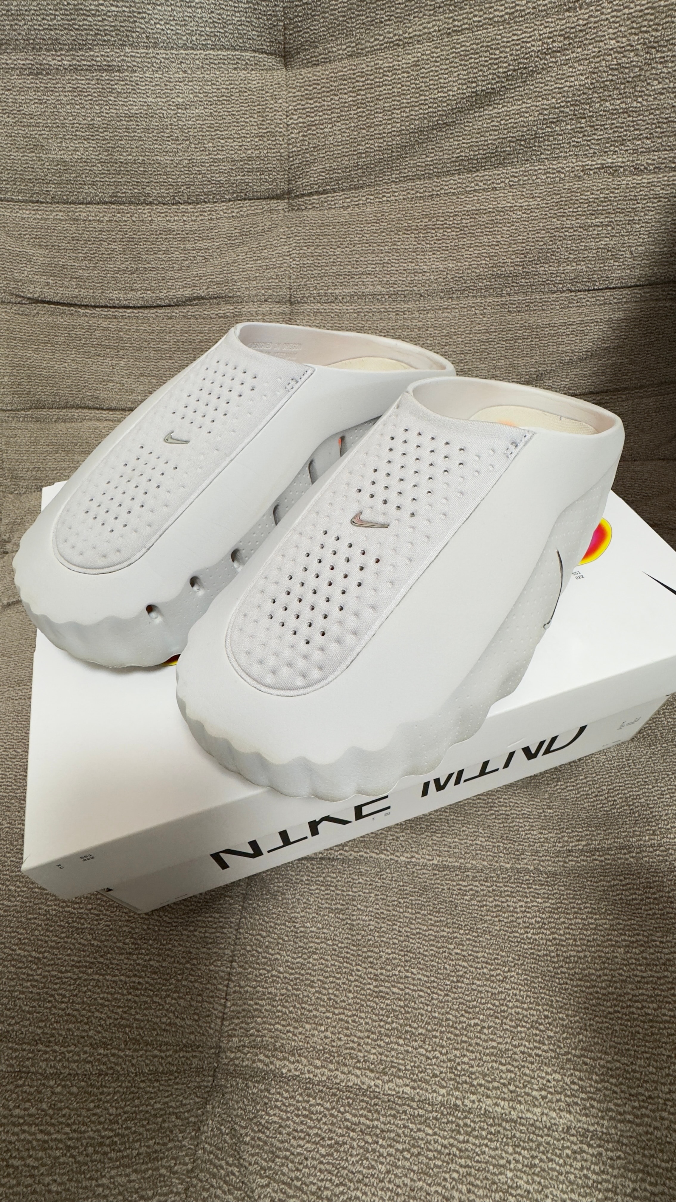 Nike Mind 001 Mules "Light Smoke Grey/Hyper Crimson"