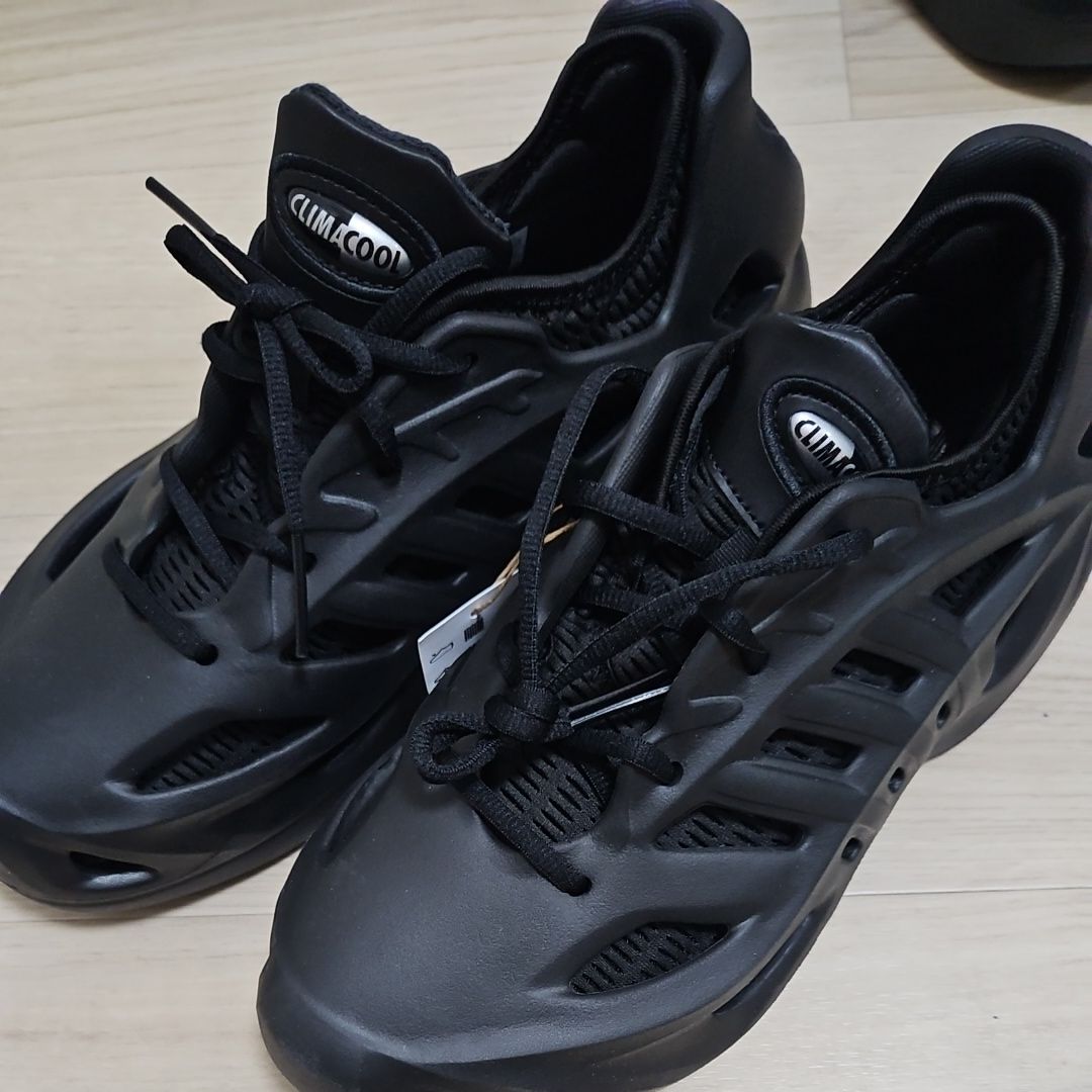 アディダス アディフォーム クライマクール "コアブラック/シルバーメタリック"