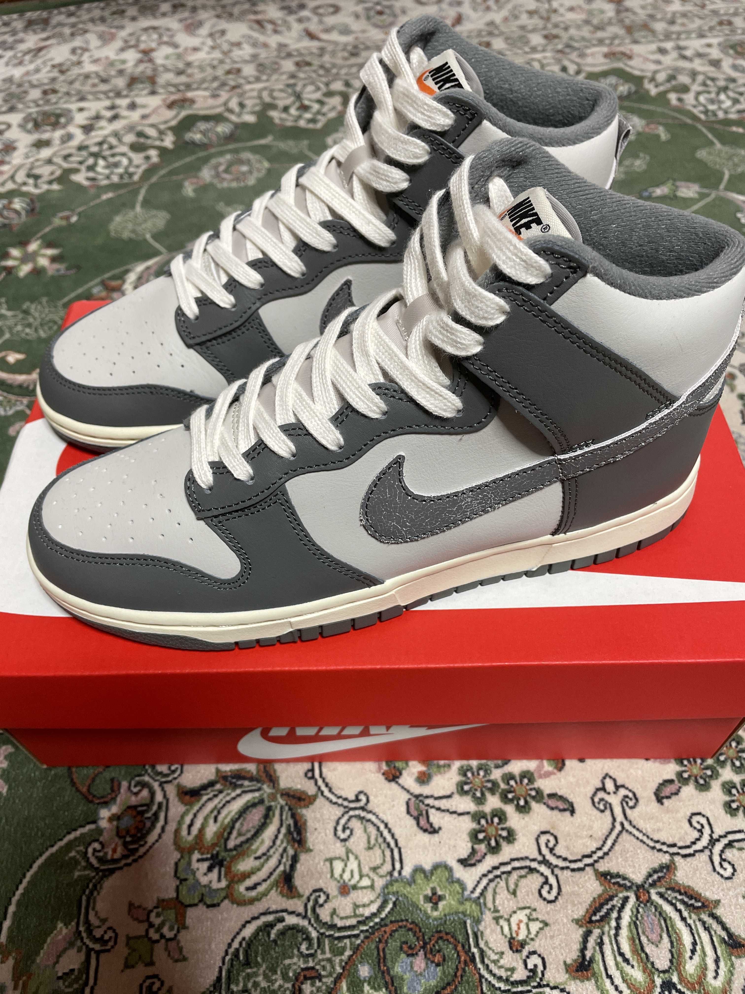 Nike Dunk High Retro SE Vintage "Light Bone and Tumbled Grey"