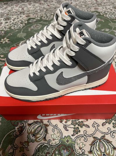 Nike Dunk High Retro SE Vintage "Light Bone and Tumbled Grey"