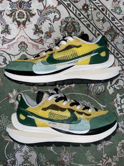 sacai × Nike Vapor Waffle "Tour Yellow/Stadium Green-Sail"