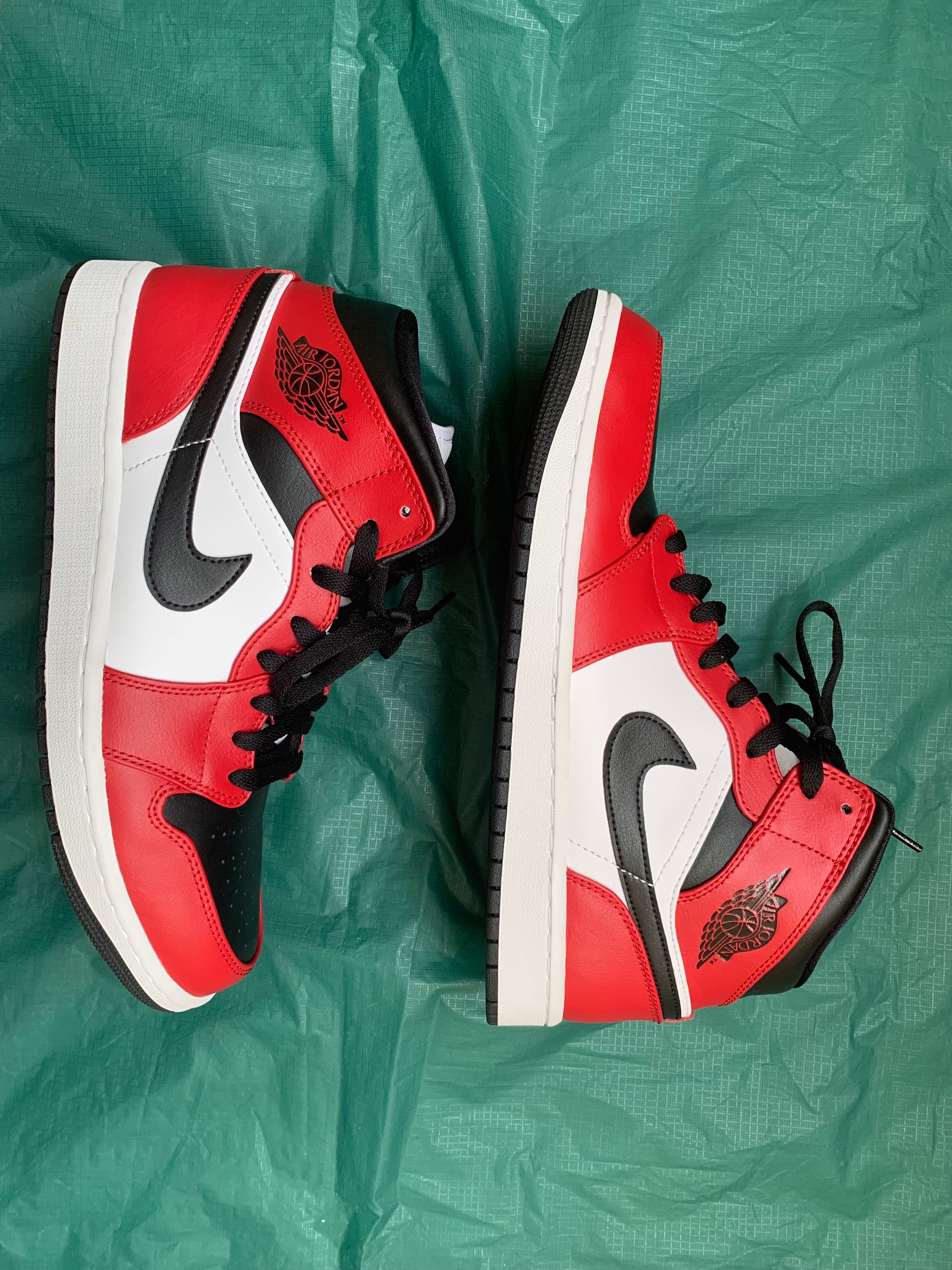Nike Air Jordan 1 Mid "Chicago Black Toe"