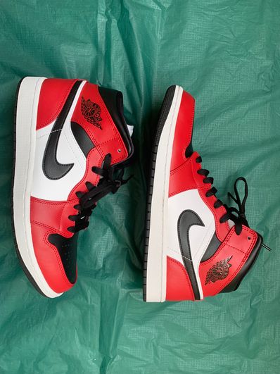 Nike Air Jordan 1 Mid "Chicago Black Toe"