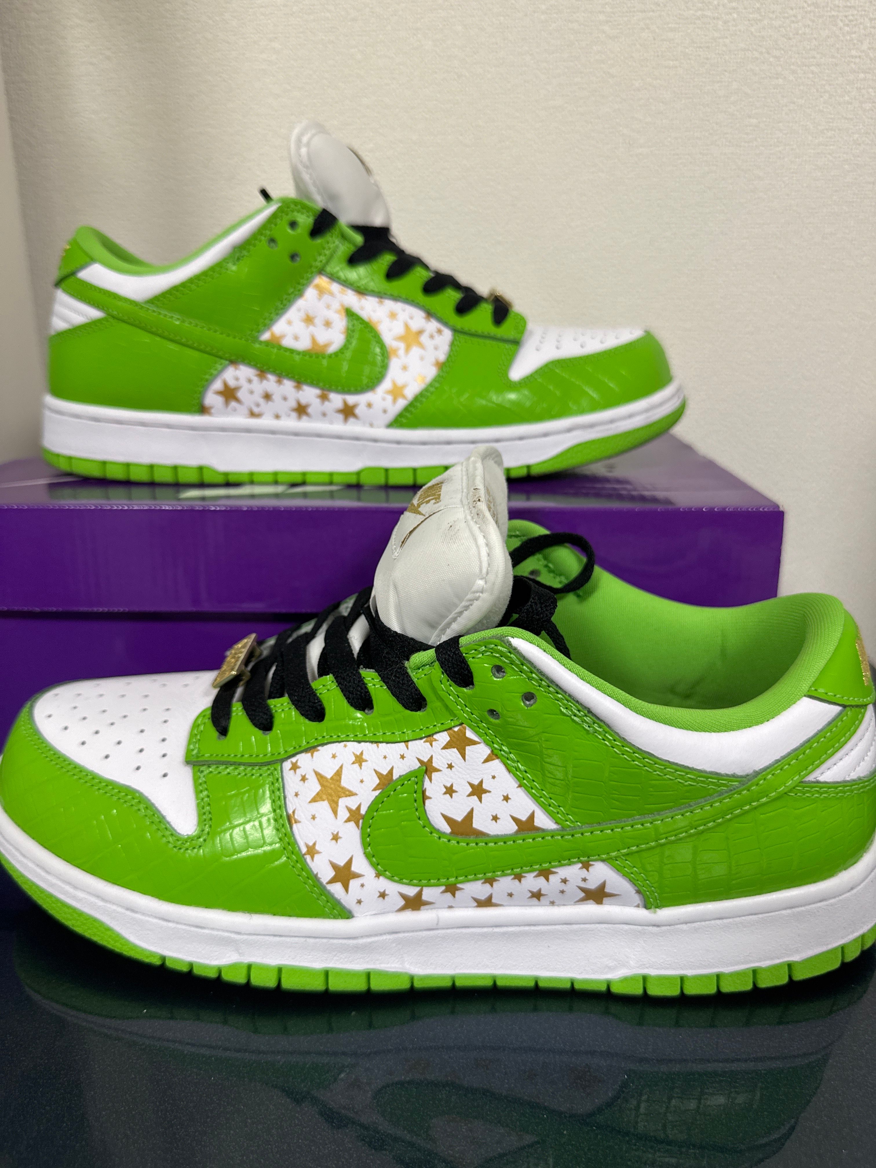 Supreme × Nike SB Dunk Low OG QS Gold Stars "White/Mean Green"