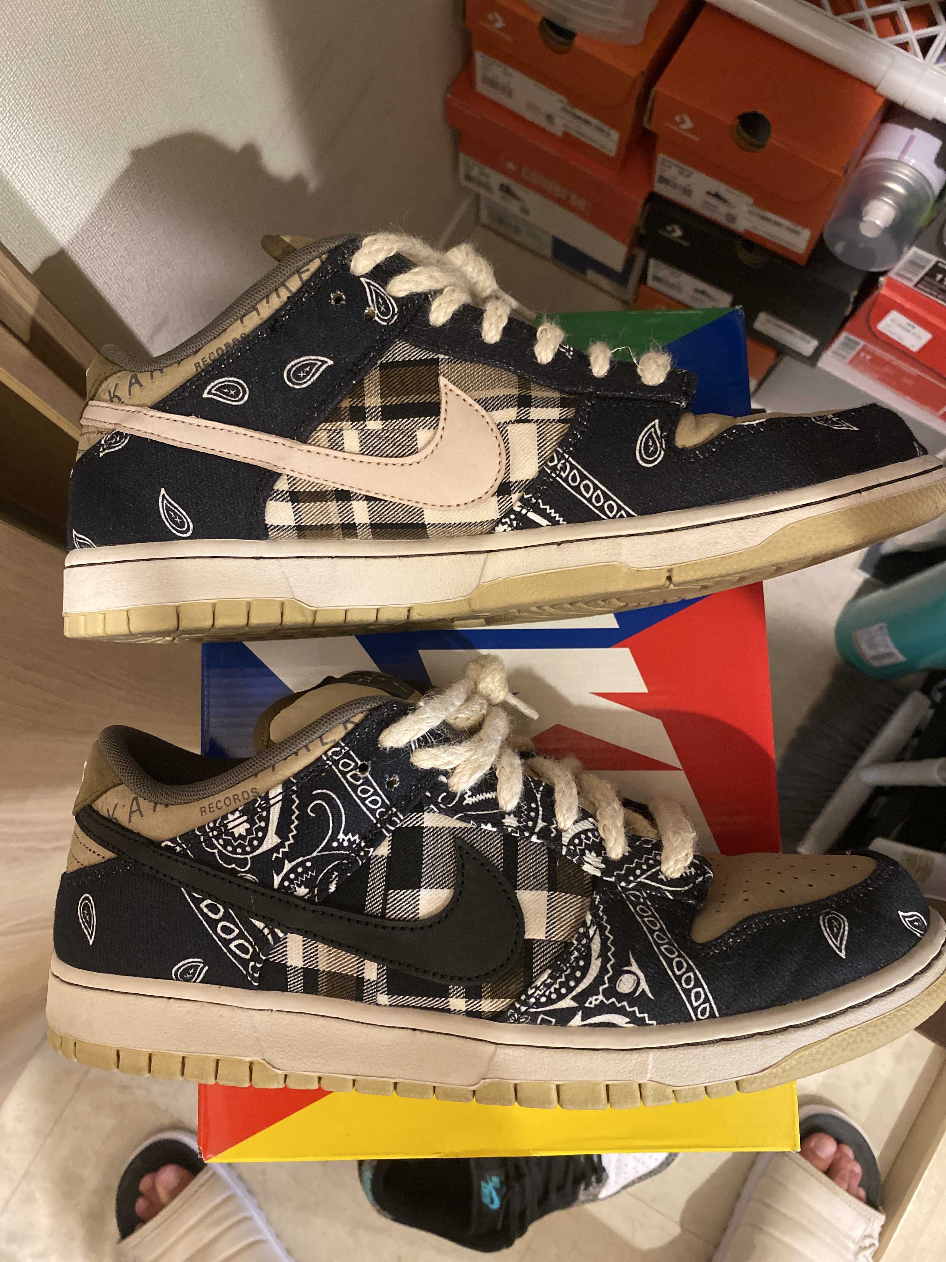 Travis Scott × Nike SB Dunk Low "Black/Parachute Beige"