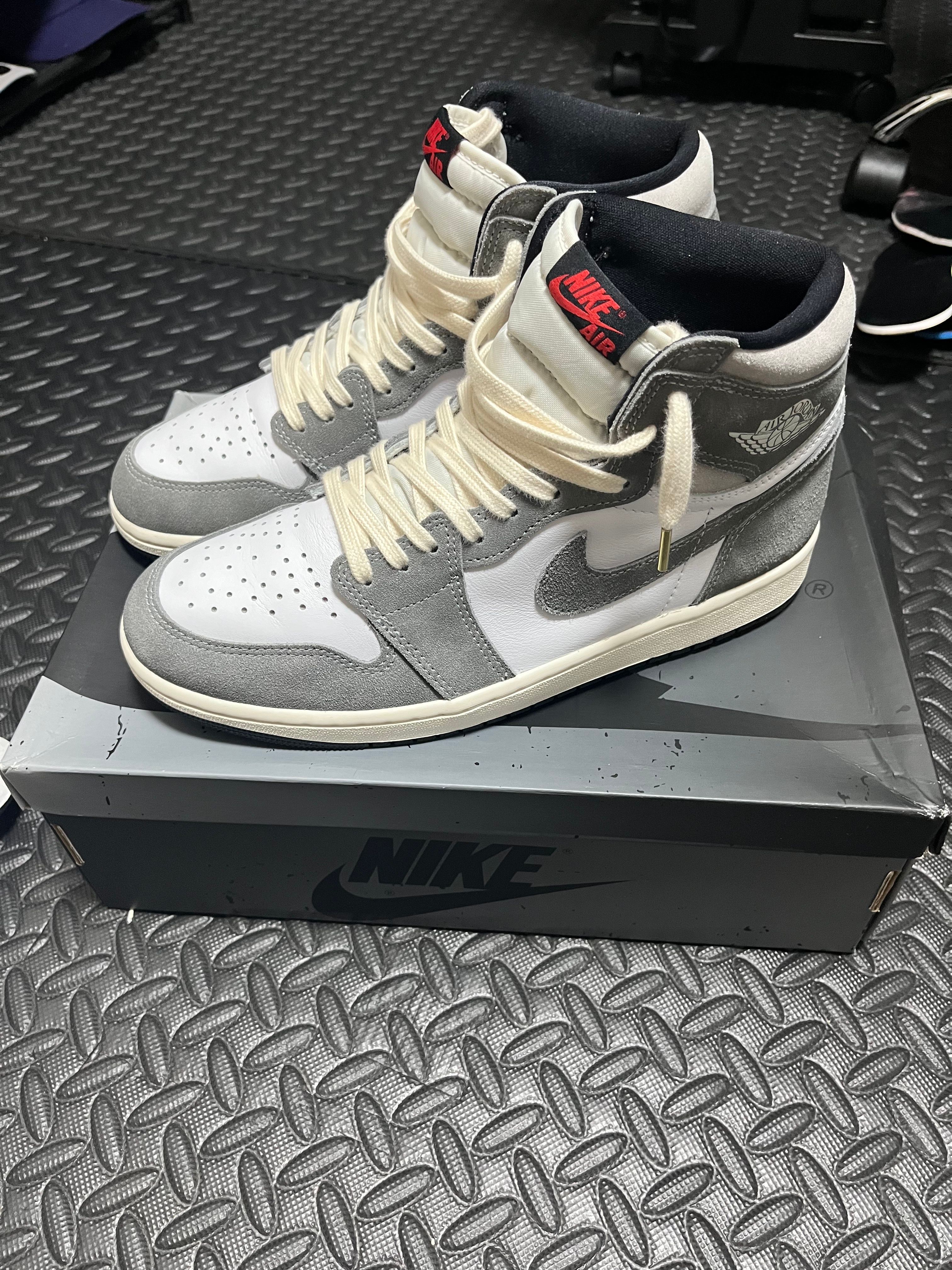 Nike Air Jordan 1 Retro High OG "Black and Smoke Grey"