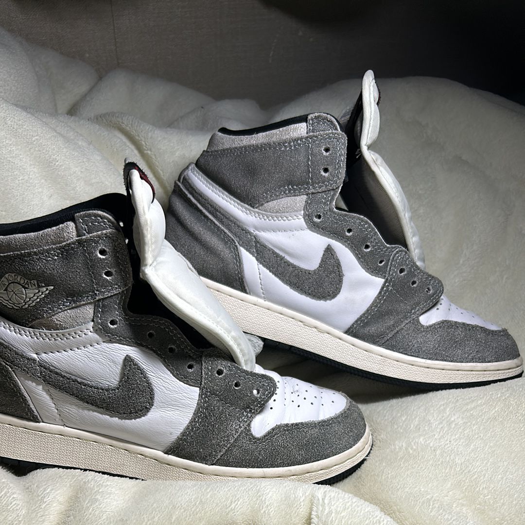 Nike Air Jordan 1 Retro High OG "Black and Smoke Grey"