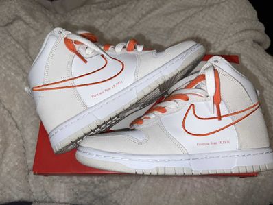 NIKE Women's DUNK HIGH SE FIRST USE "WHITE/ORANGE"