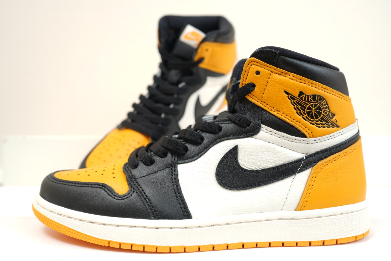 Nike Air Jordan 1 Retro High OG "Taxi"
