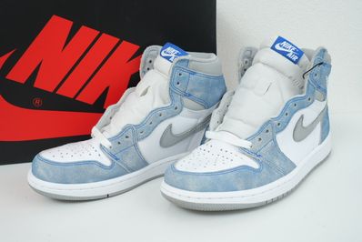 Nike Air Jordan 1 High OG "Hyper Royal"