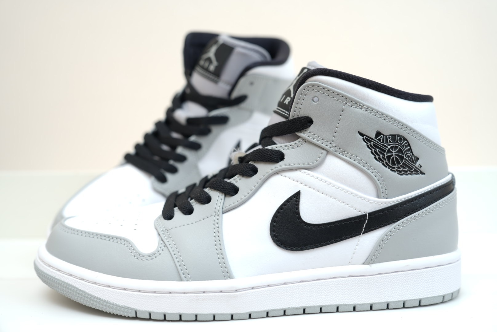 Nike Air Jordan 1 Mid "Light Smoke Grey/White/Black"