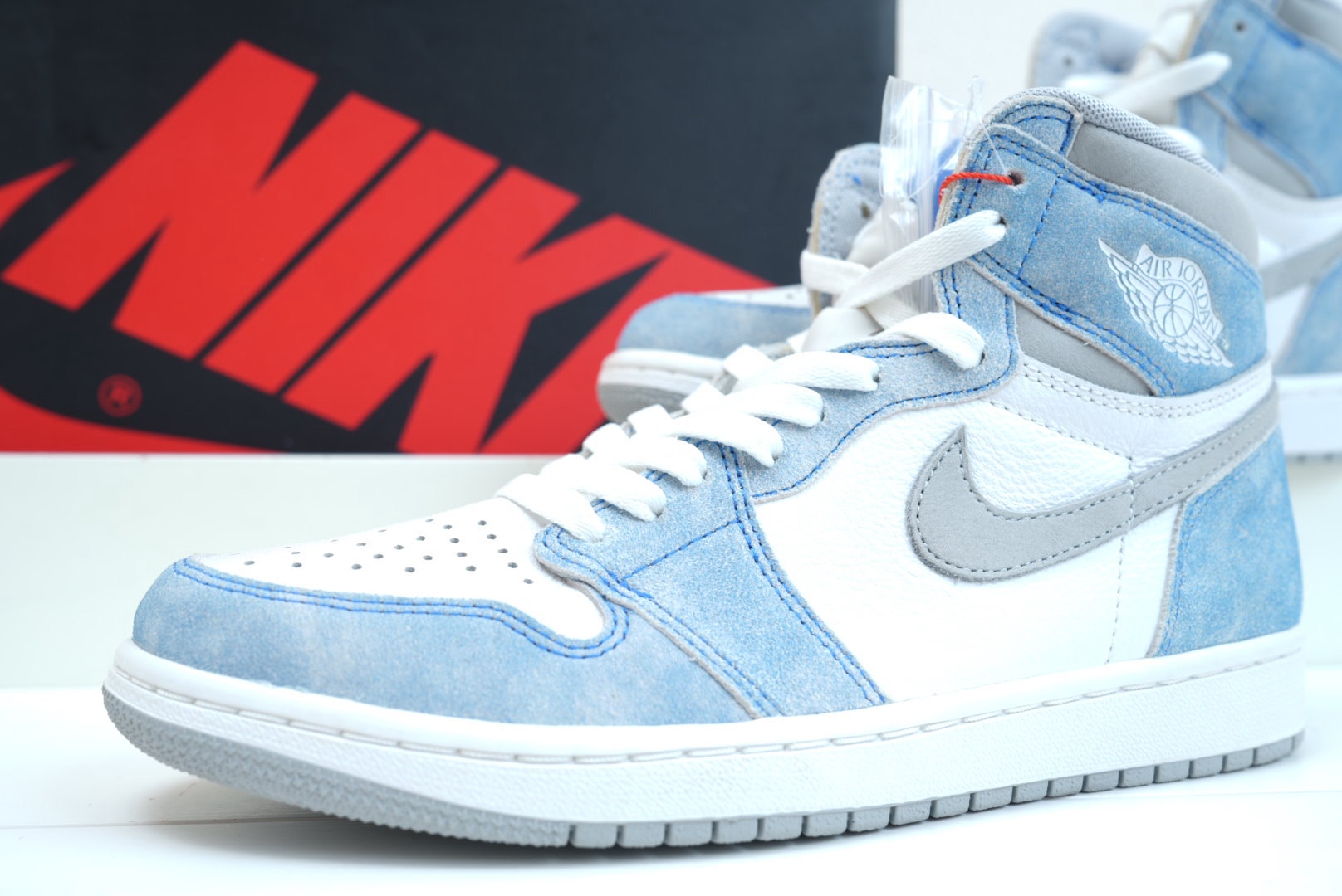 Nike Air Jordan 1 High OG "Hyper Royal"