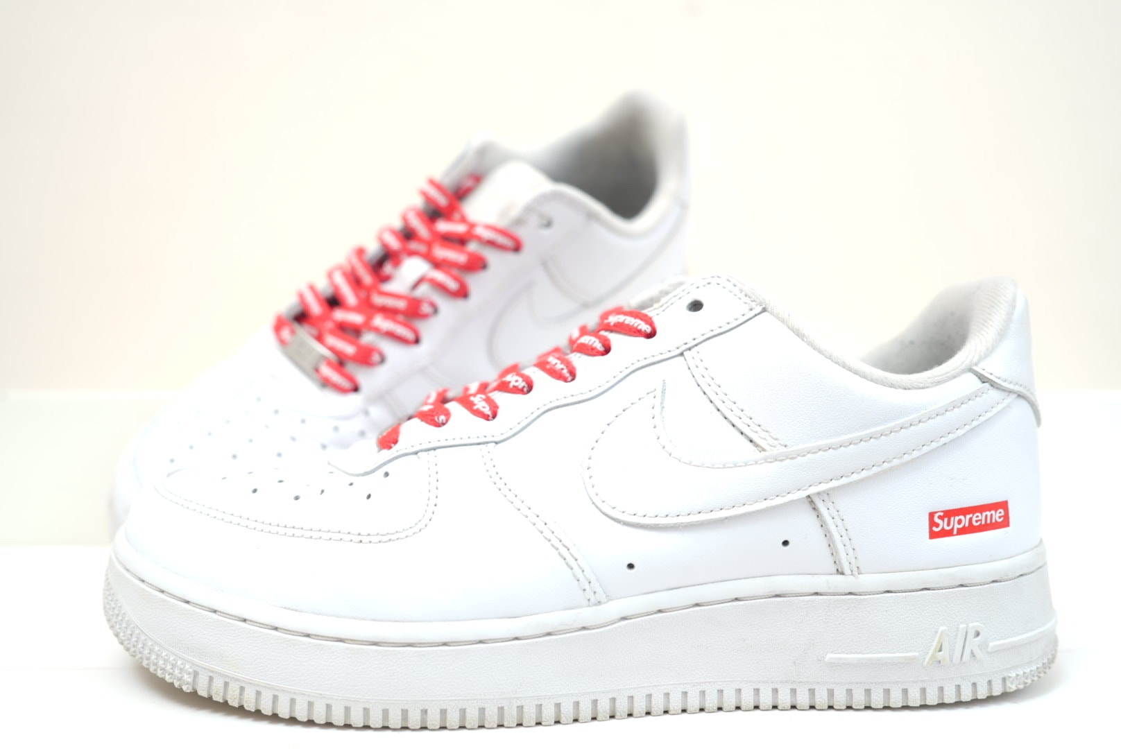 シュプリーム × ナイキ エアフォース1 ロー 