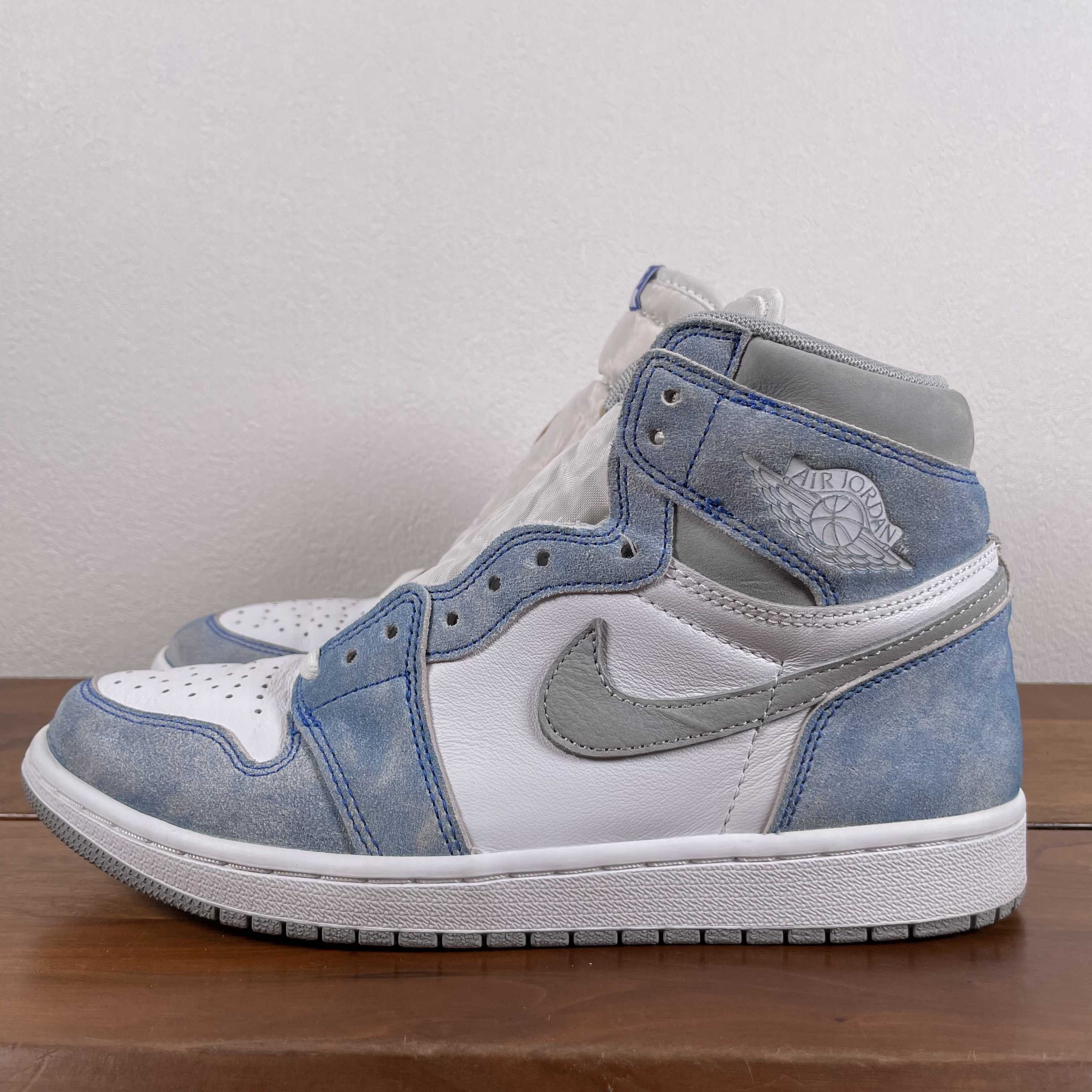 Nike Air Jordan 1 High OG "Hyper Royal"