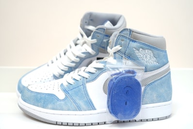 Nike Air Jordan 1 High OG "Hyper Royal"