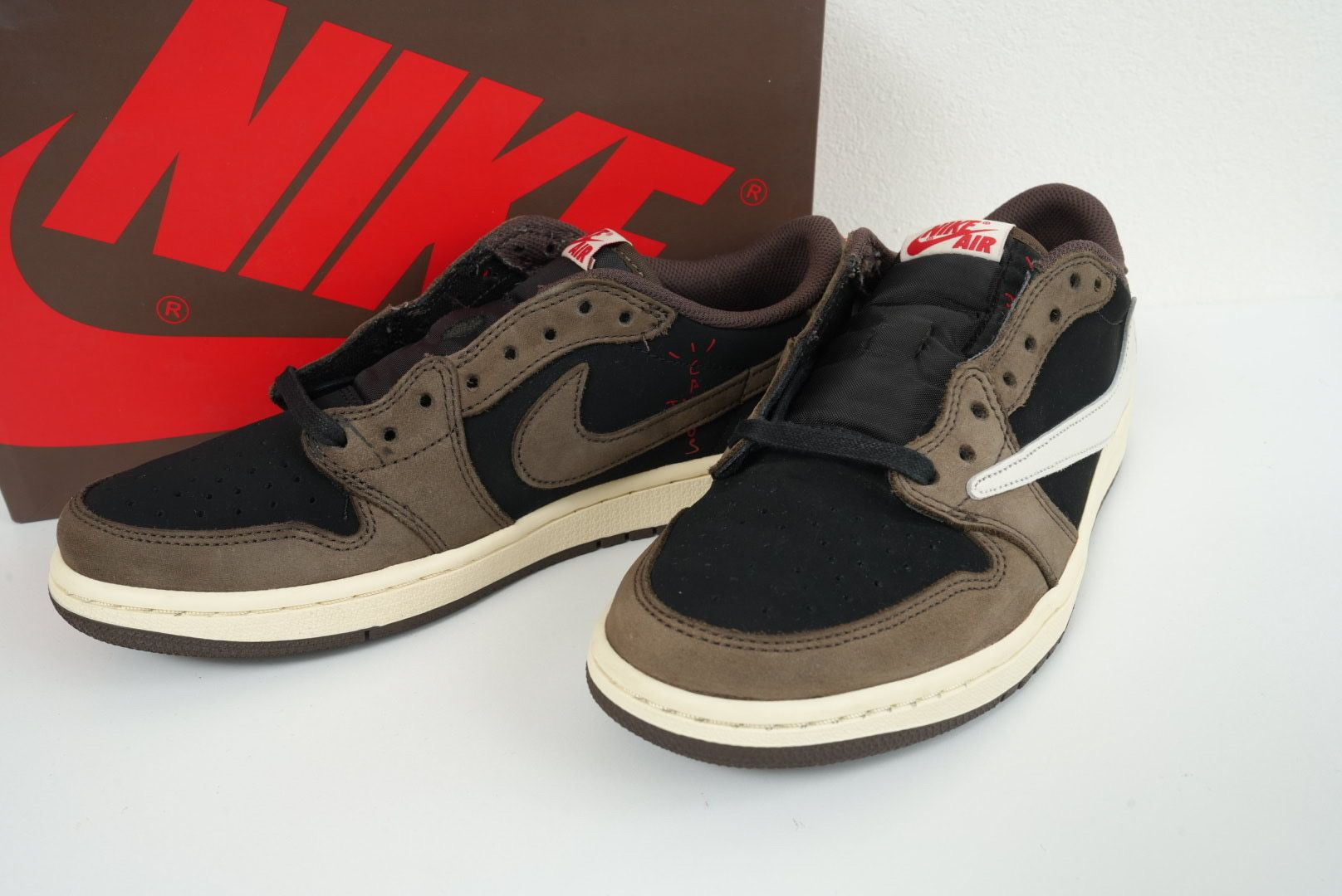 Travis Scott × Nike Air Jordan 1 Low OG SP-T  "Black/Dark Mocha"