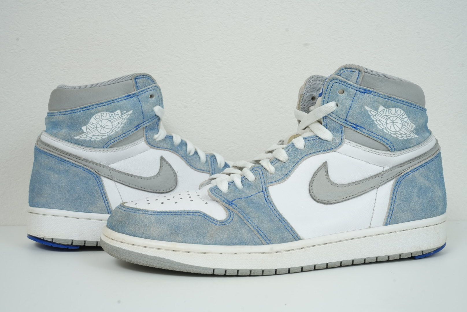 Nike Air Jordan 1 High OG "Hyper Royal"