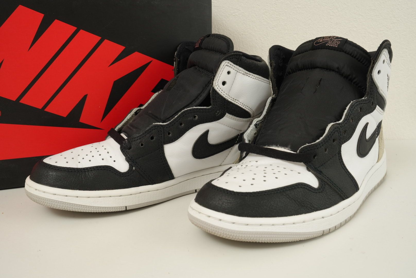 Nike Air Jordan 1 High OG "Bleached Coral"