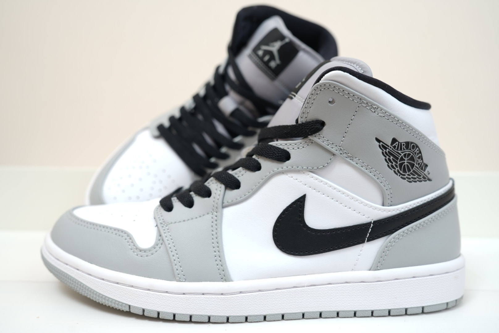 Nike Air Jordan 1 Mid "Light Smoke Grey/White/Black"
