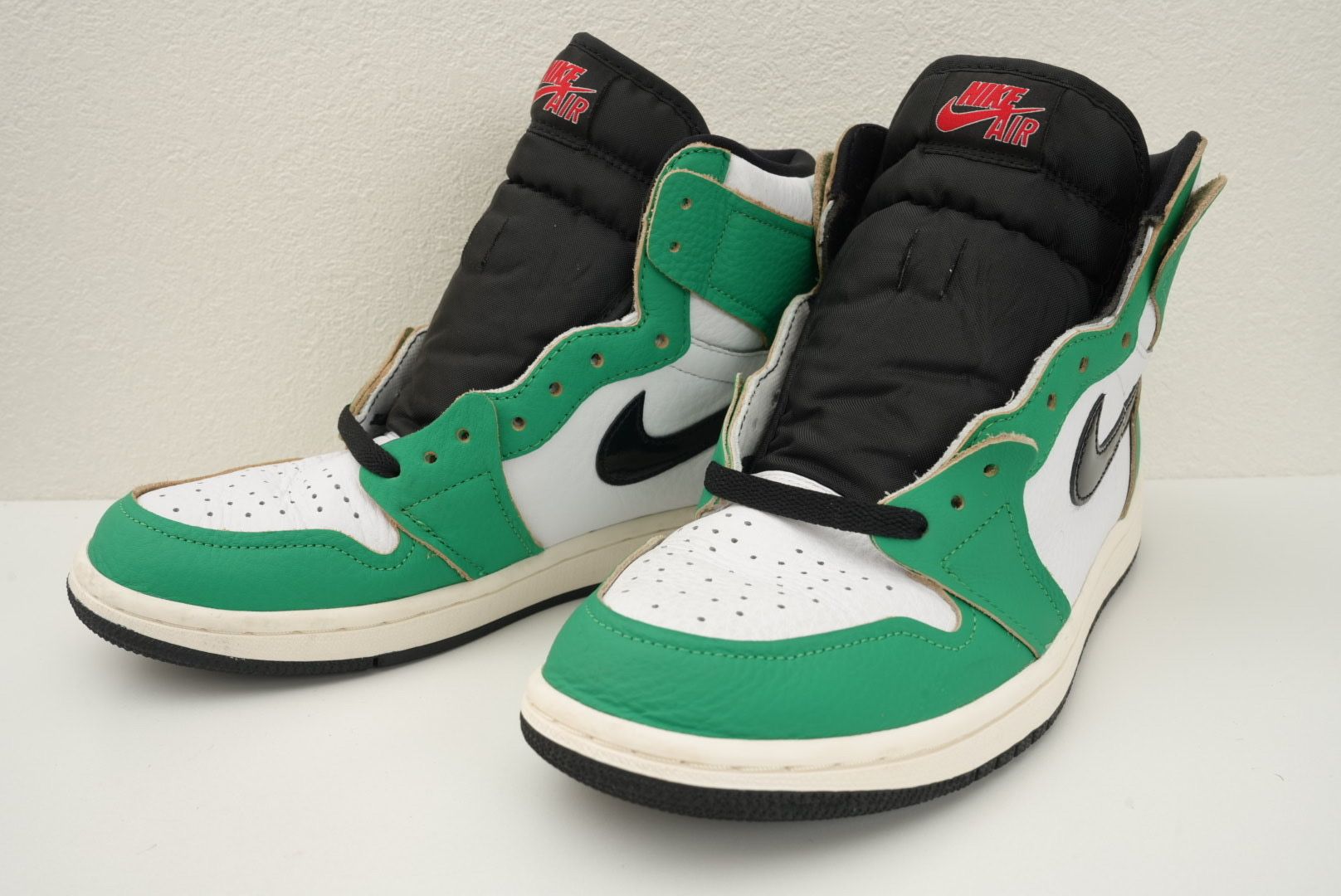 Nike Women's Air Jordan 1 High OG "Lucky Green/White-Sail-Black"