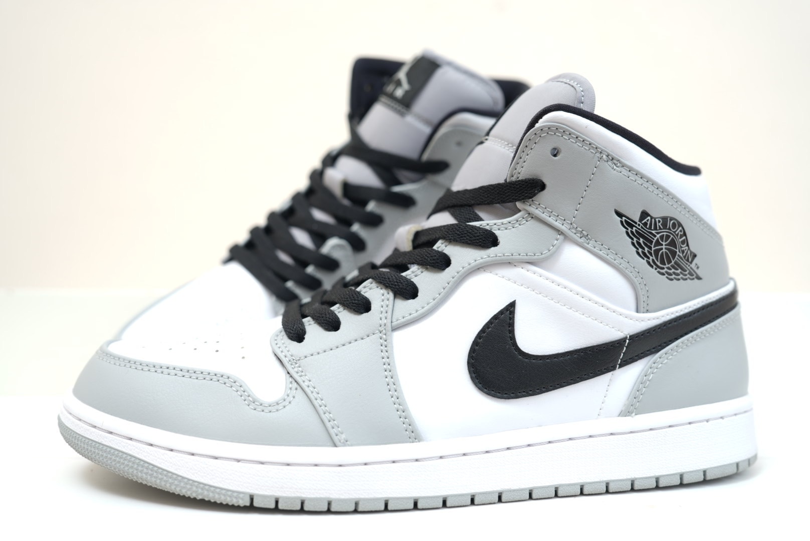 Nike Air Jordan 1 Mid "Light Smoke Grey/White/Black"