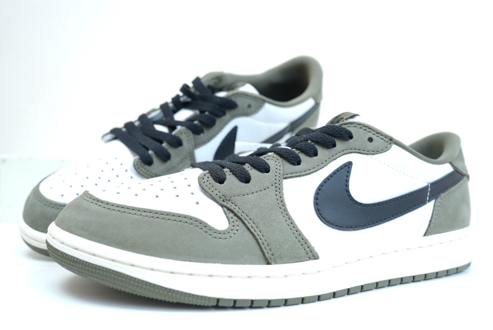 Nike Air Jordan 1 Low OG "Medium Olive and Summit White"