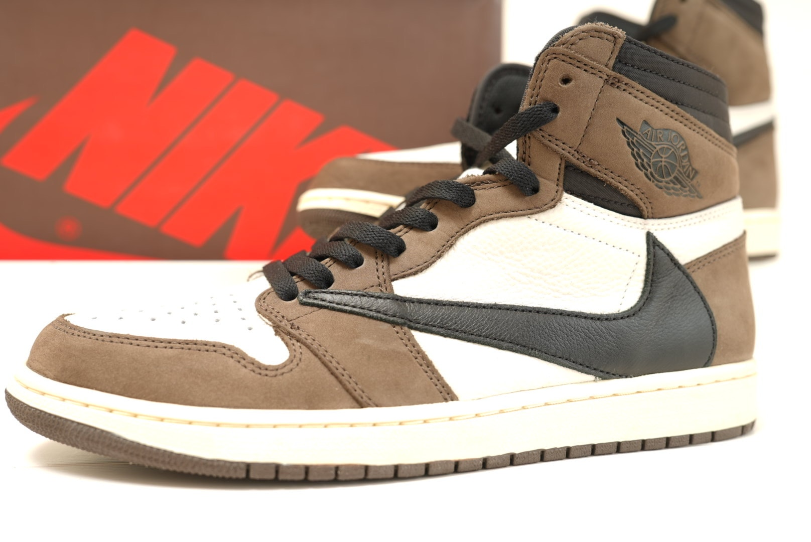 Travis Scott × Nike Air Jordan 1 Retro High OG TS SP "Sail/Dark Mocha"