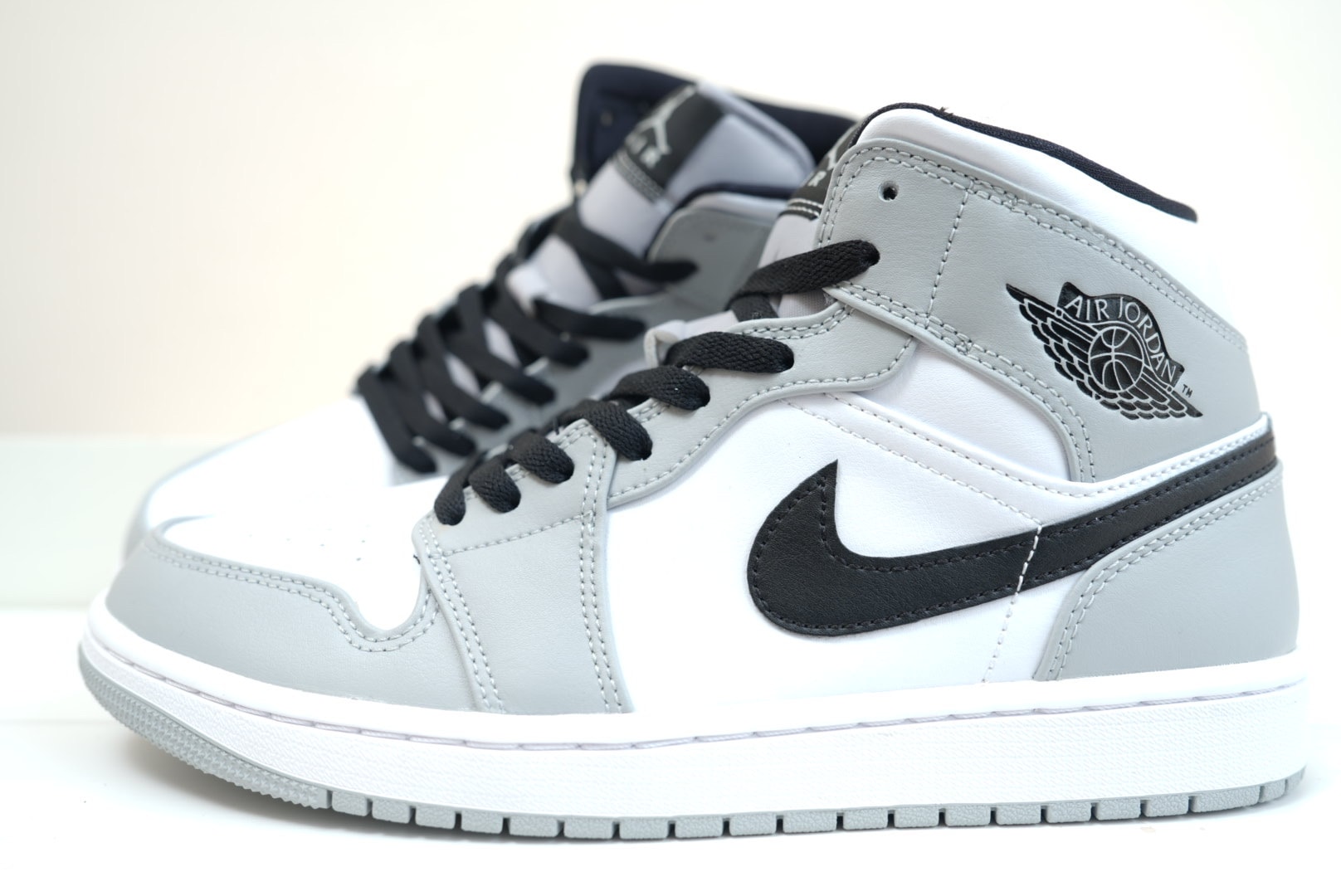 Nike Air Jordan 1 Mid "Light Smoke Grey/White/Black"