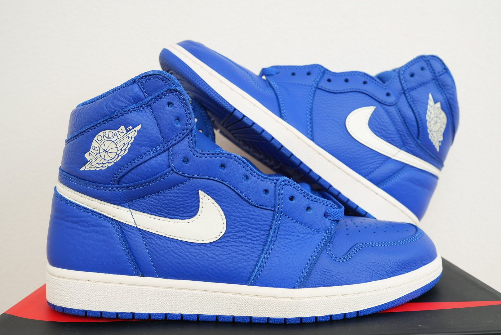 NIKE AIR JORDAN 1 RETRO HIGH "HYPER ROYAL"