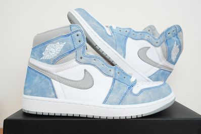 Nike Air Jordan 1 High OG "Hyper Royal"