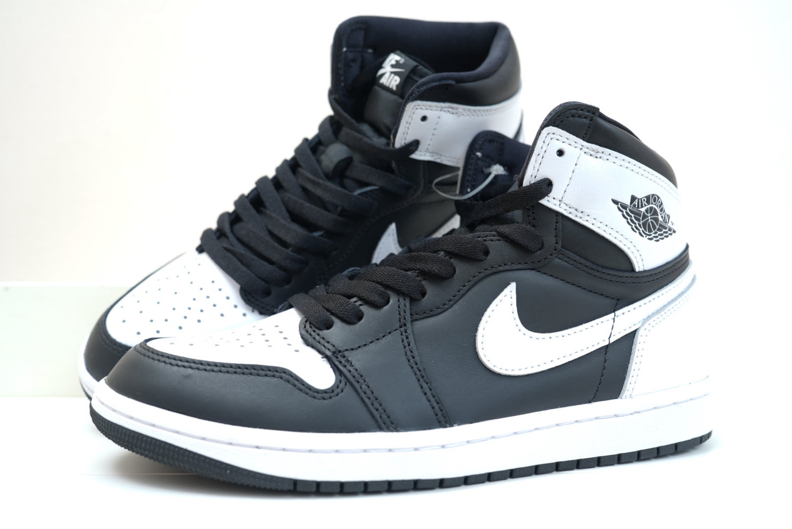 Nike Air Jordan 1 Retro High OG "Black/White"