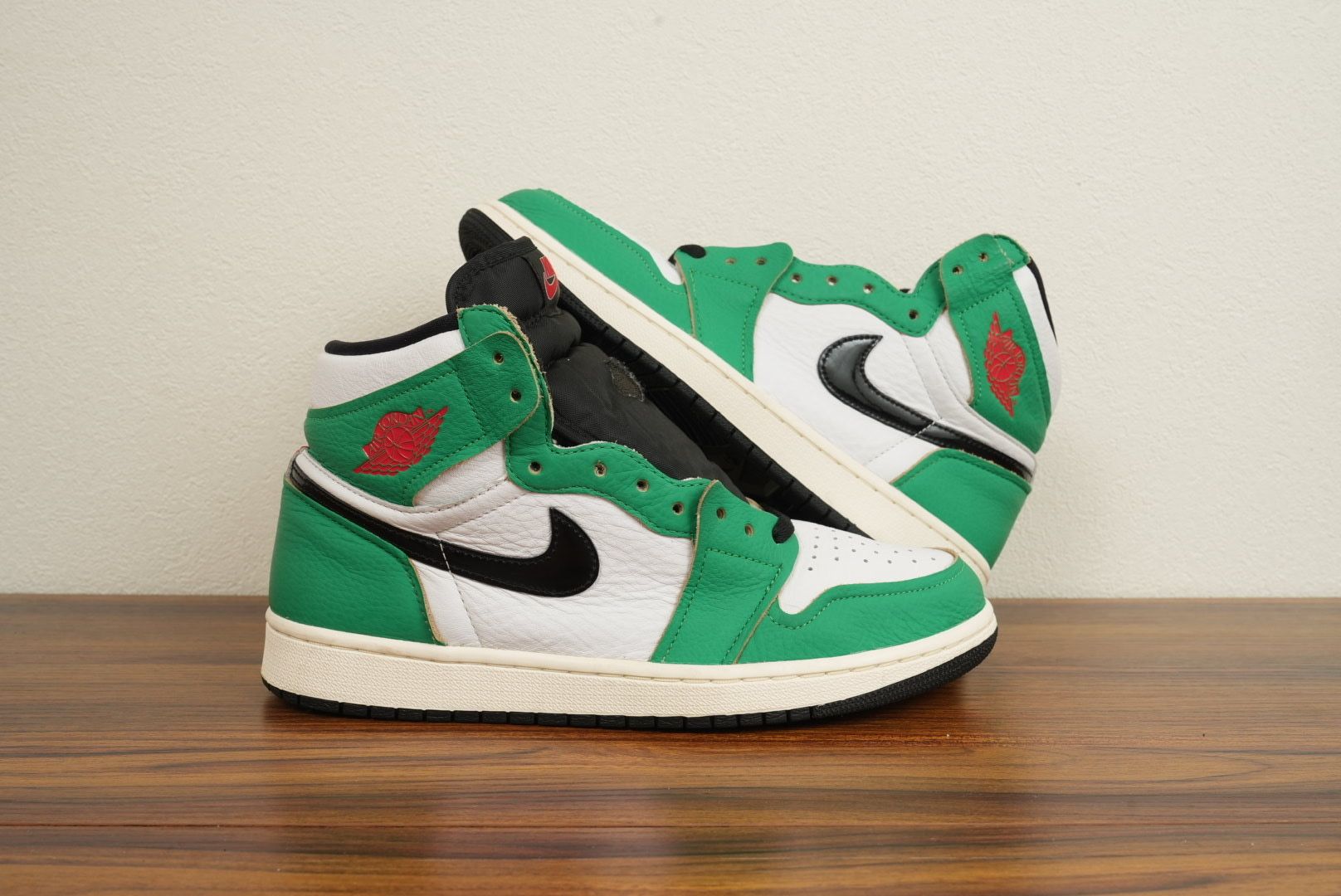 Nike Women's Air Jordan 1 High OG "Lucky Green/White-Sail-Black"